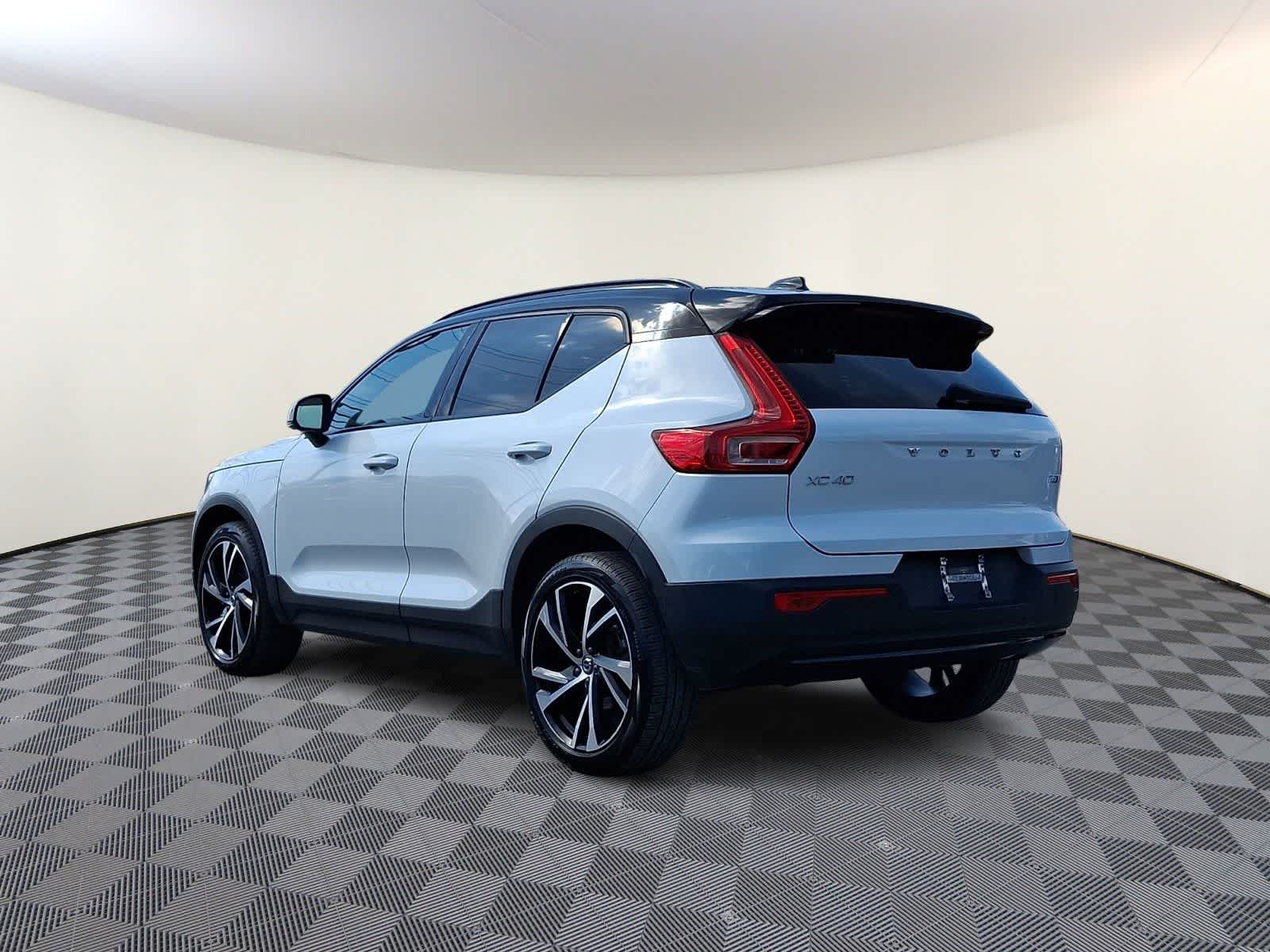 Thumbnail: 2022 Volvo XC40 - 7