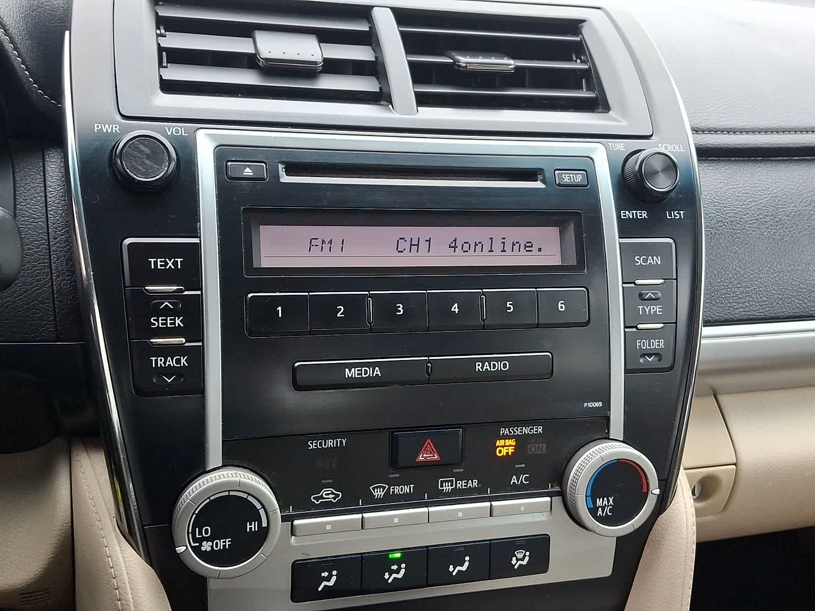 Thumbnail: 2012 Toyota Camry - 18