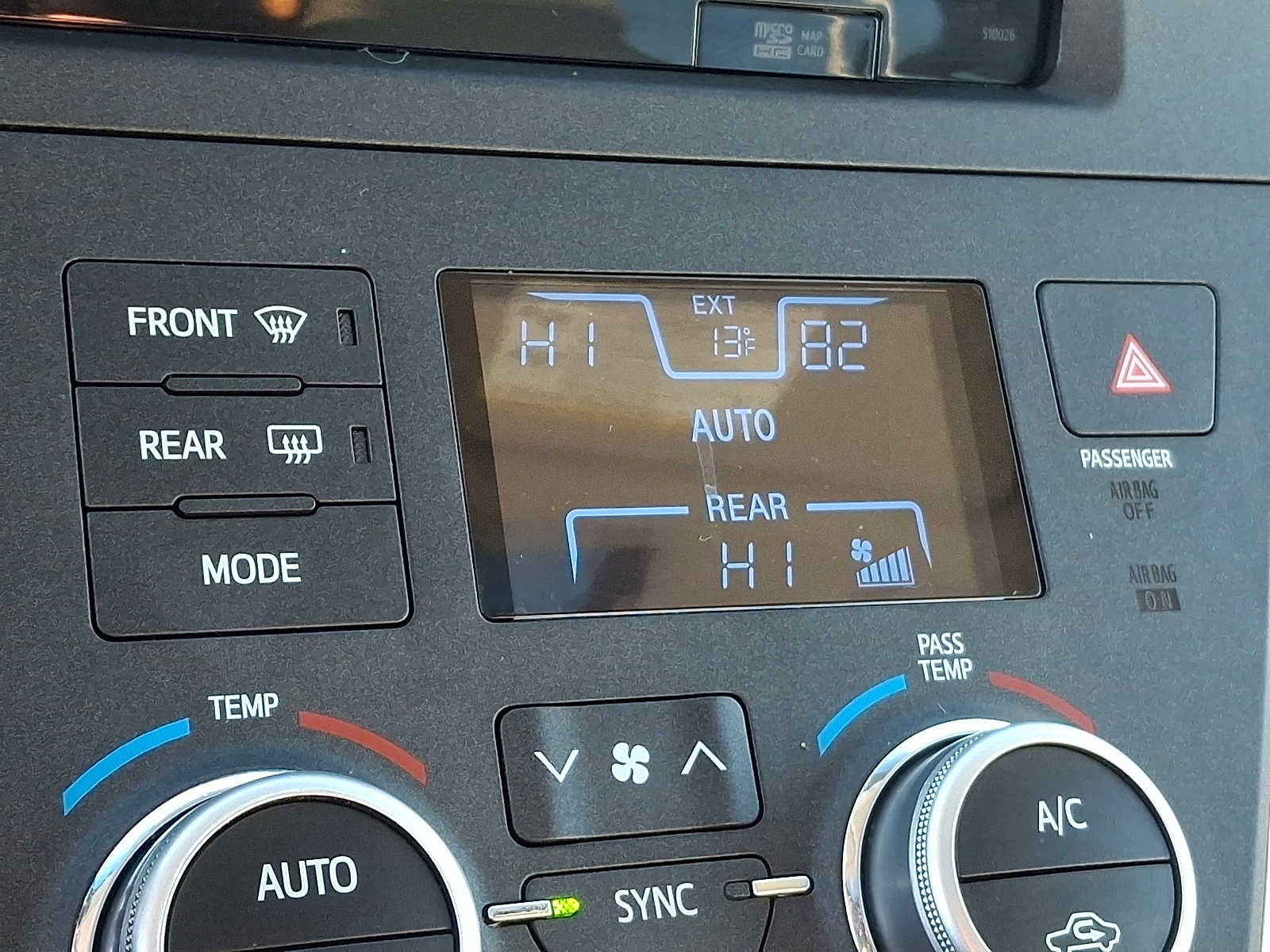 Thumbnail: 2015 Toyota Sienna - 21