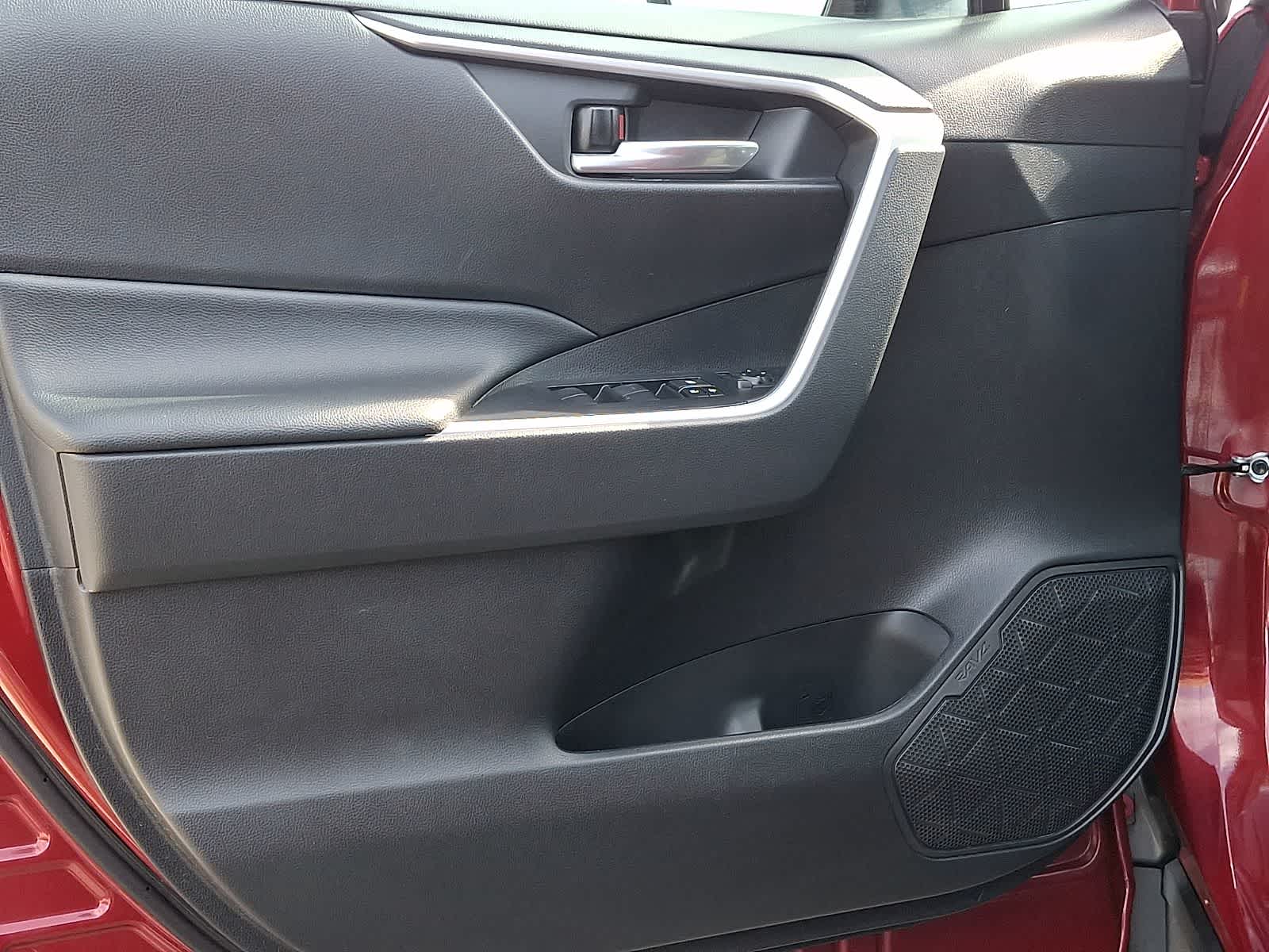 Thumbnail: 2021 Toyota RAV4 - 15