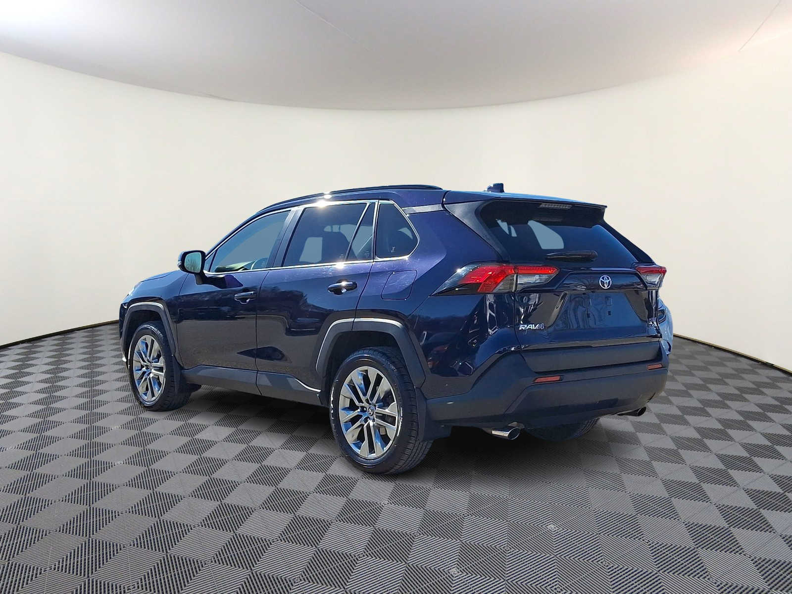 Thumbnail: 2021 Toyota RAV4 - 9