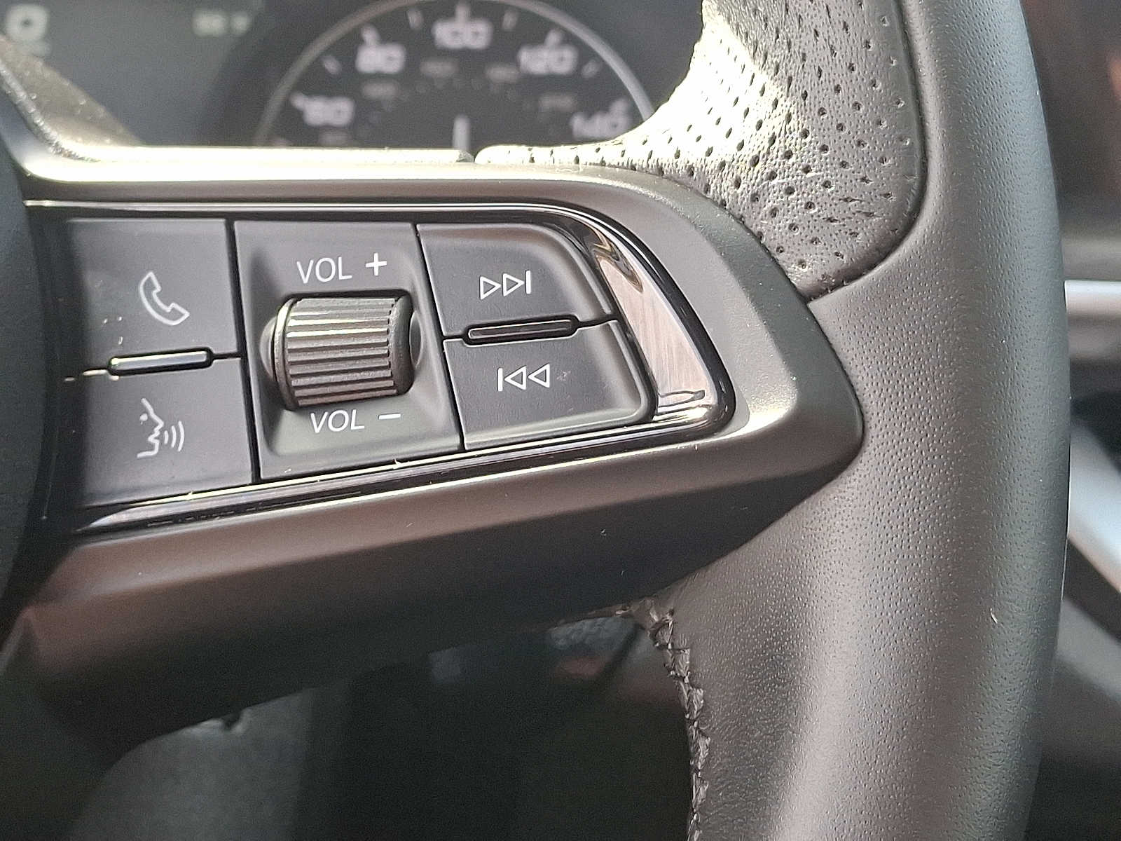 Thumbnail: 2023 Alfa Romeo Stelvio - 19