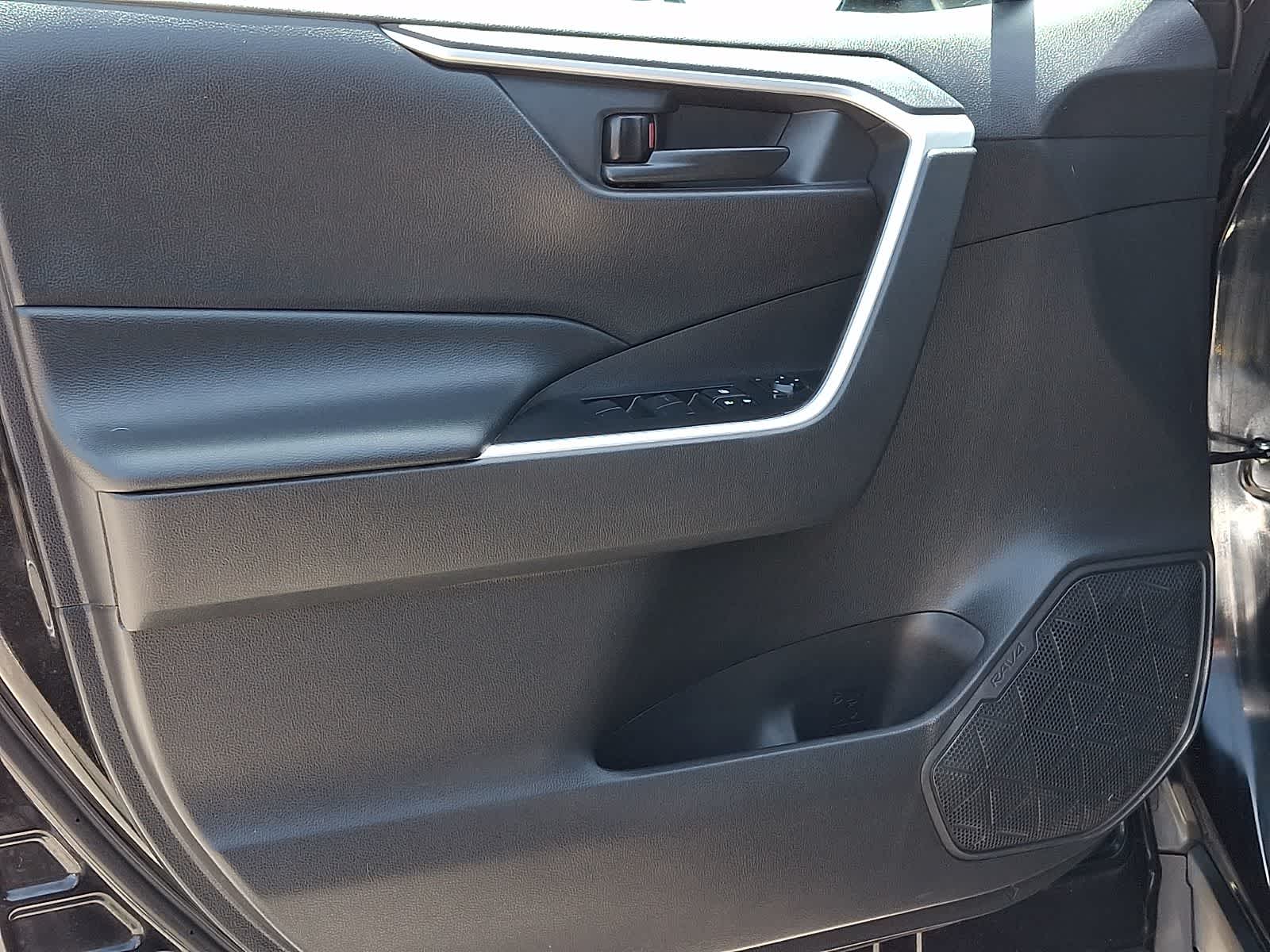 Thumbnail: 2021 Toyota RAV4 - 16