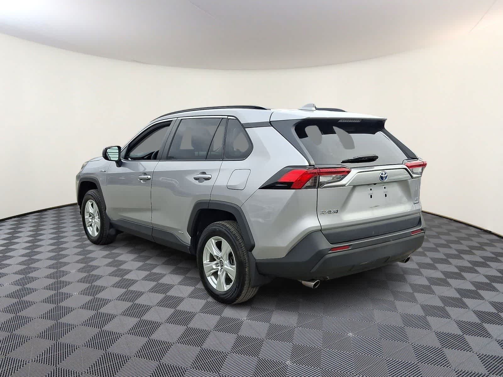 Thumbnail: 2021 Toyota RAV4 - 9