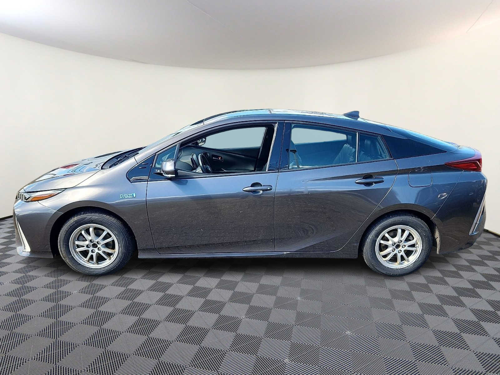 Thumbnail: 2018 Toyota Prius Prime - 10