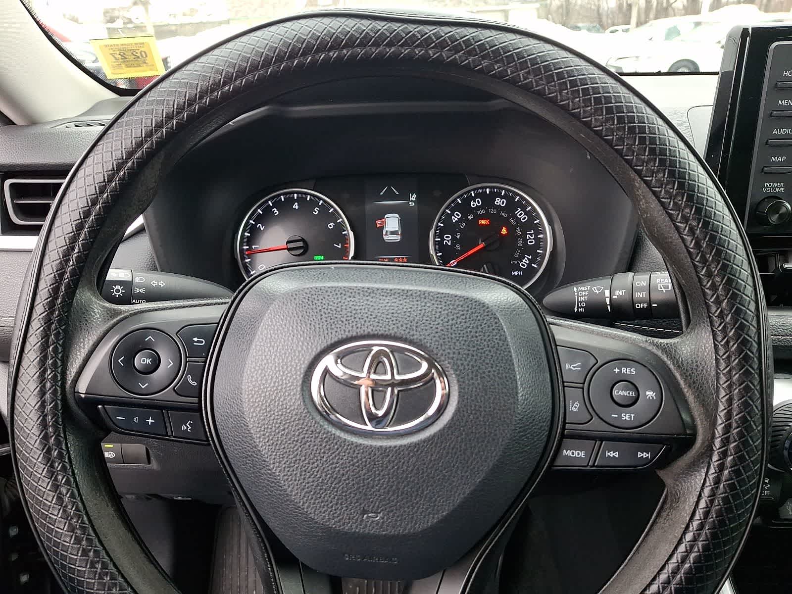 Thumbnail: 2022 Toyota RAV4 - 21