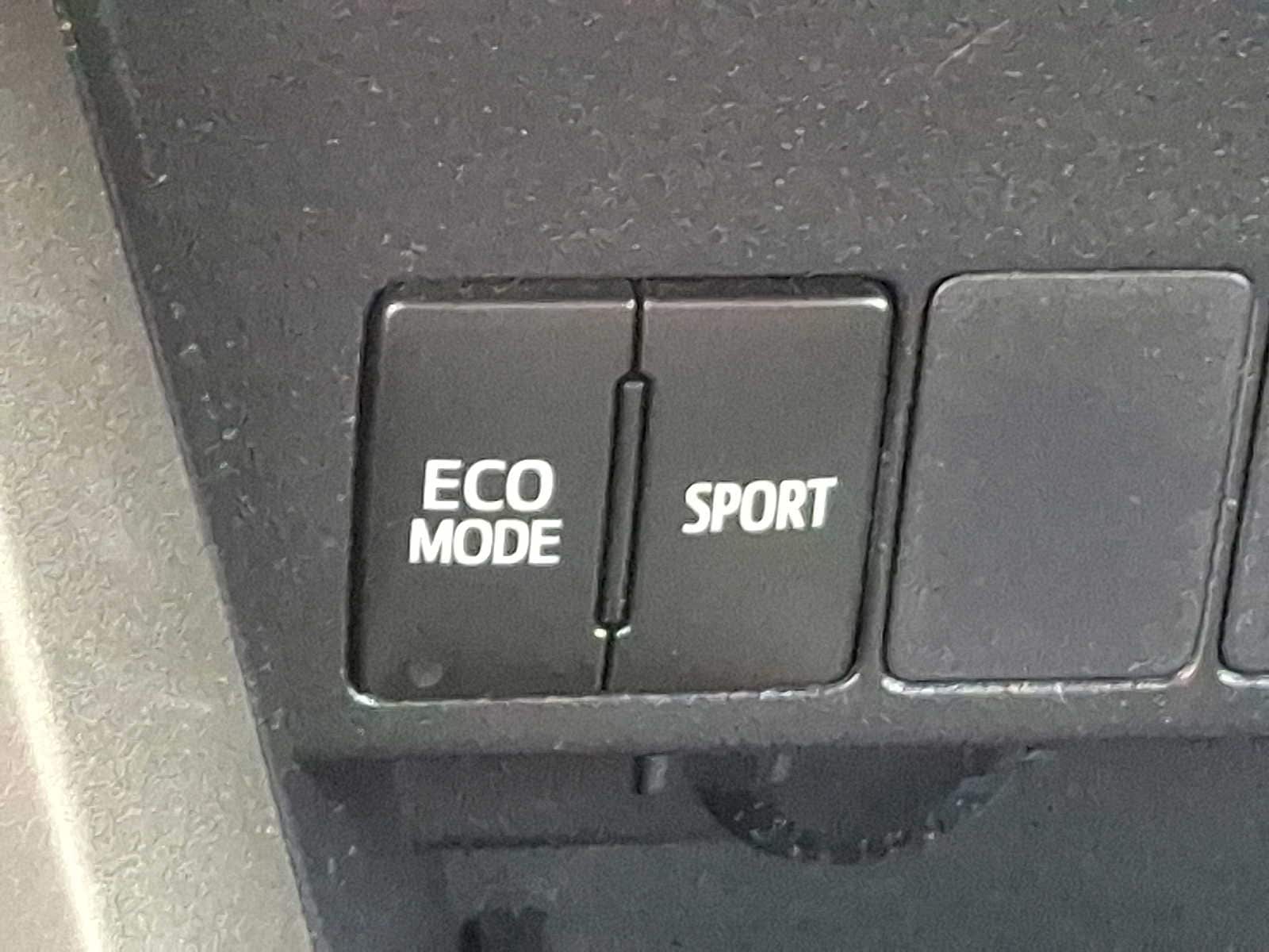 Thumbnail: 2015 Toyota RAV4 - 24