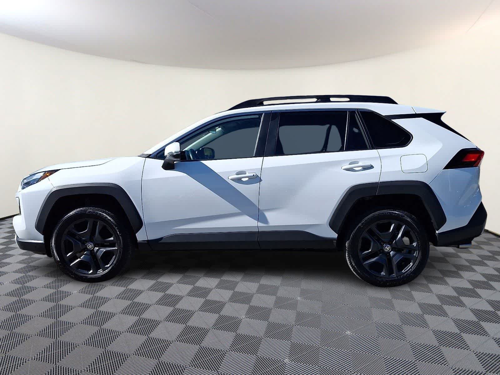 Thumbnail: 2024 Toyota RAV4 - 10