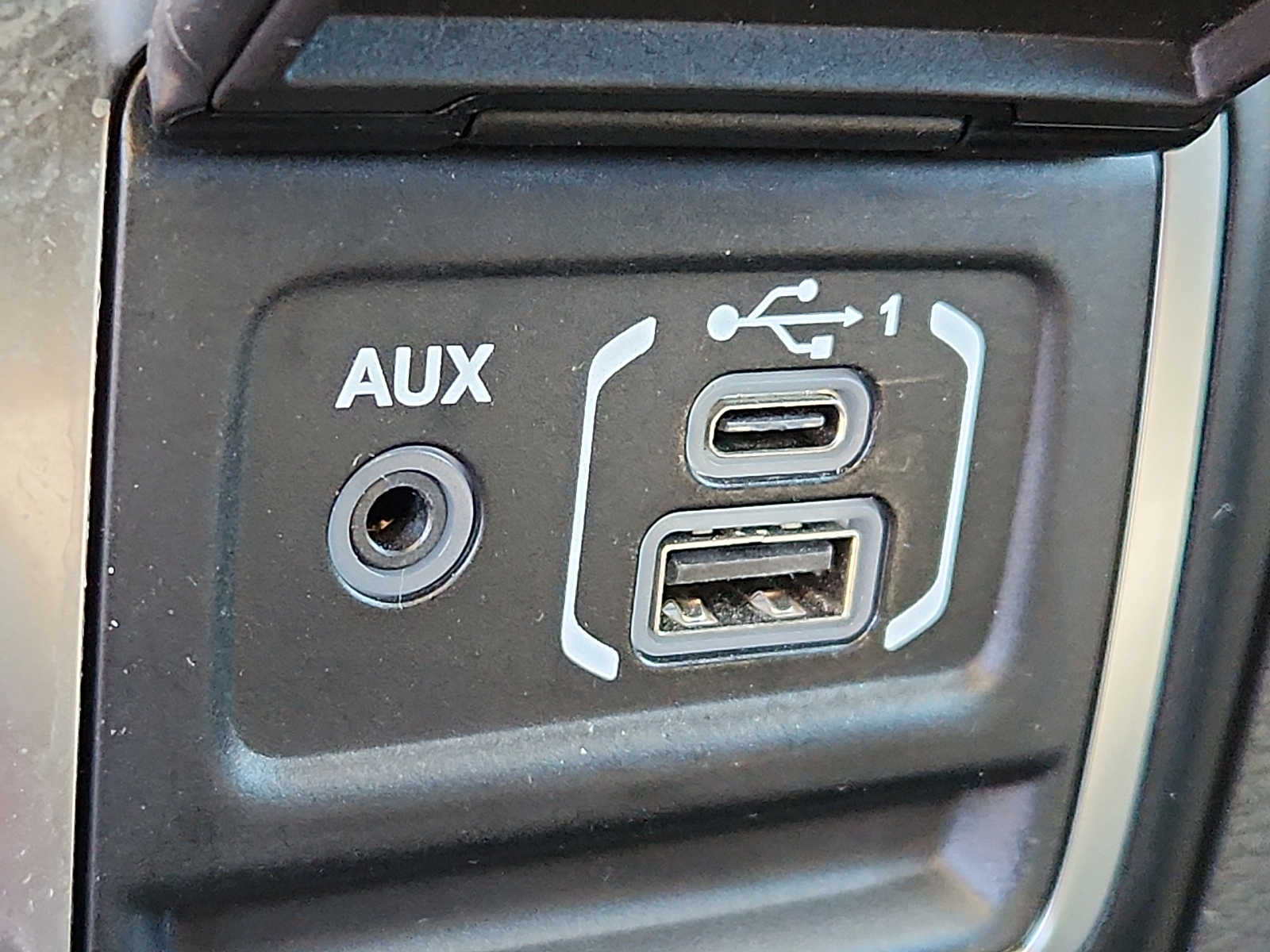 Thumbnail: 2023 Jeep Gladiator - 24