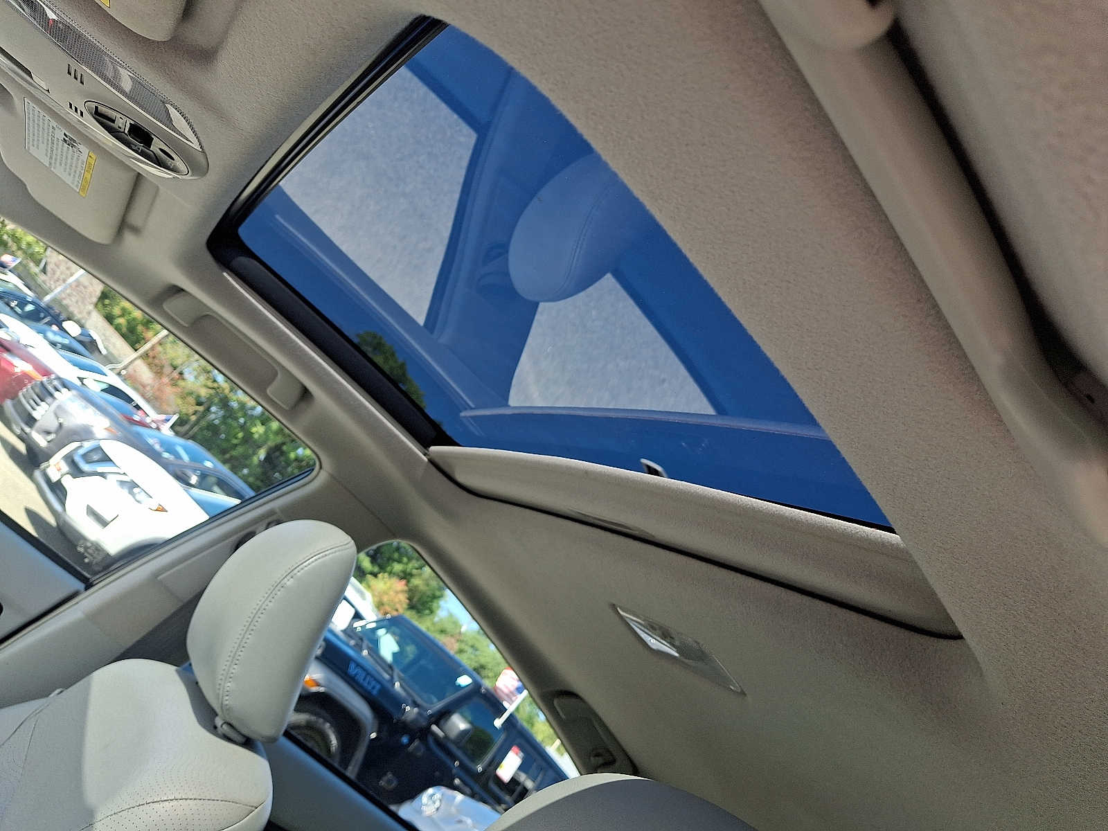 Thumbnail: 2011 Toyota Prius - 16