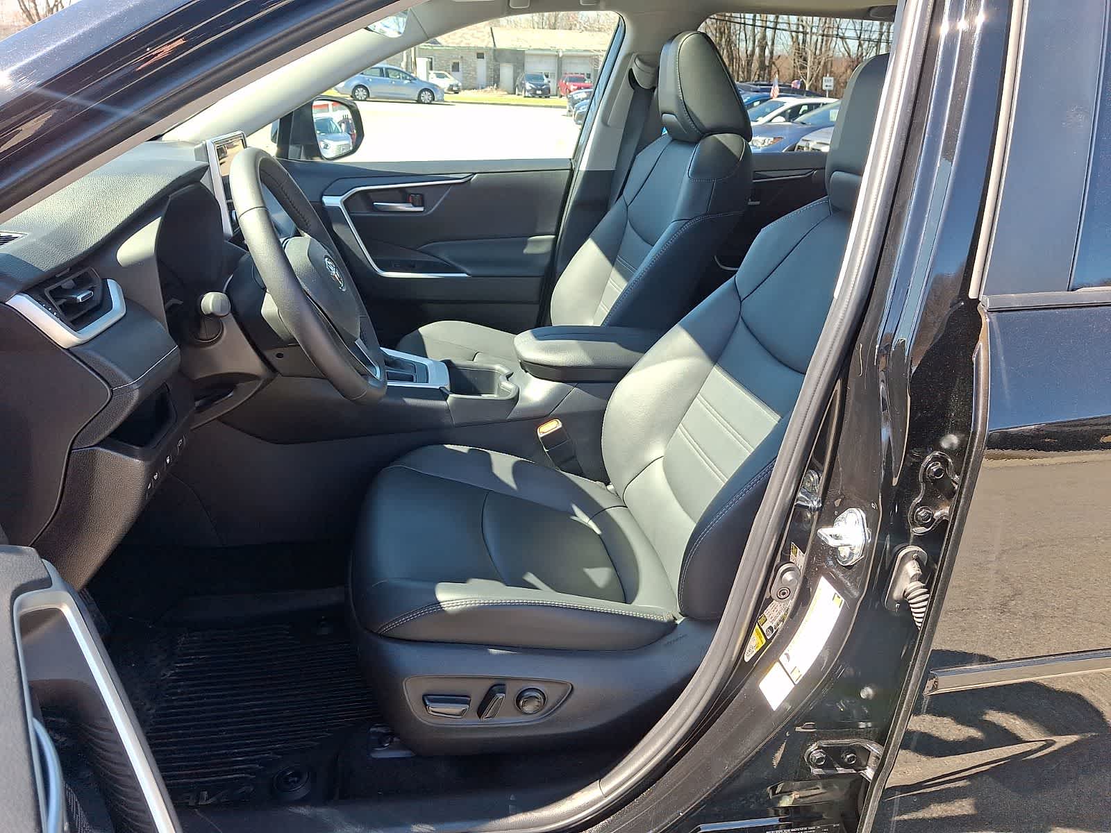 Thumbnail: 2025 Toyota RAV4 - 16