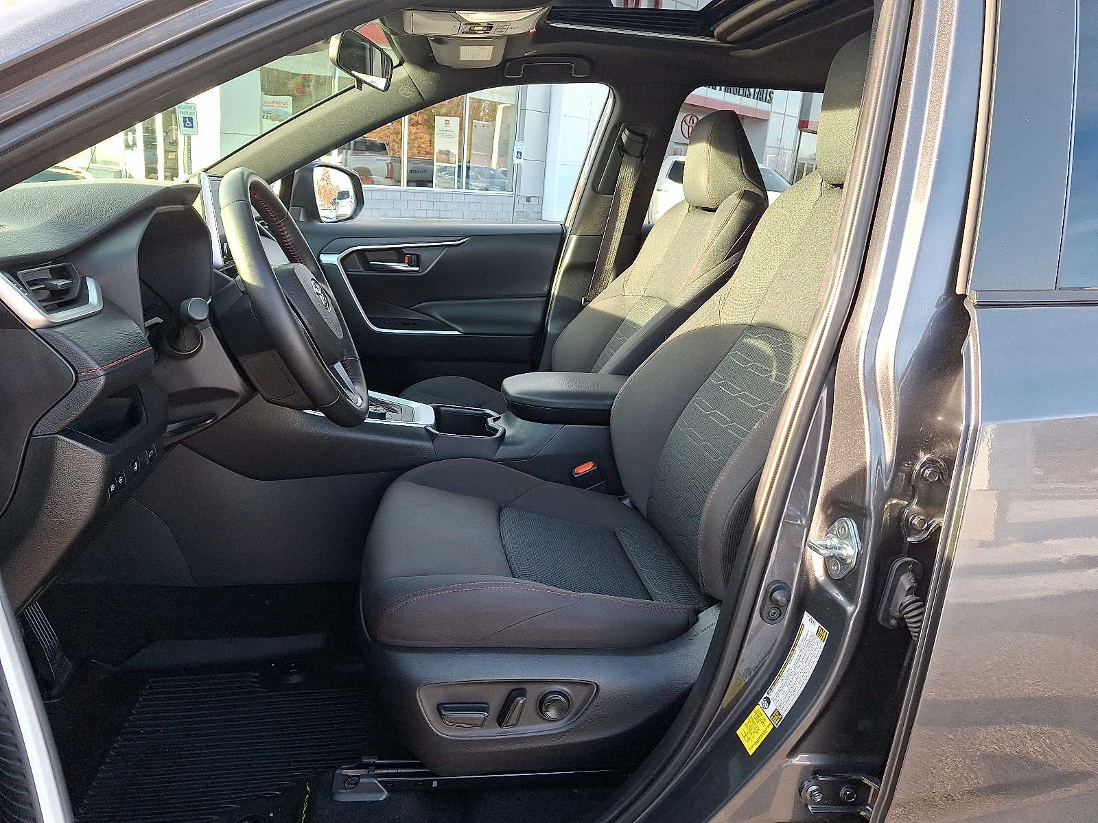 Thumbnail: 2023 Toyota RAV4 - 16