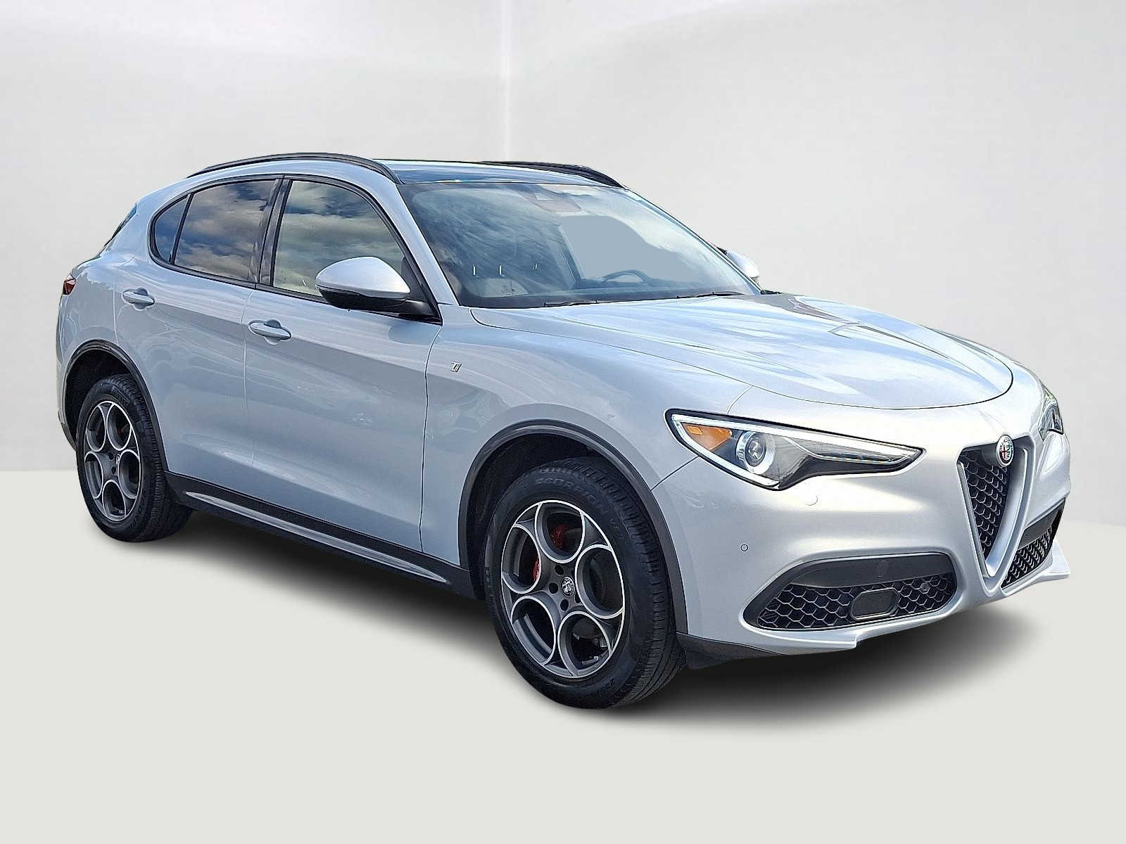 Thumbnail: 2023 Alfa Romeo Stelvio - 4