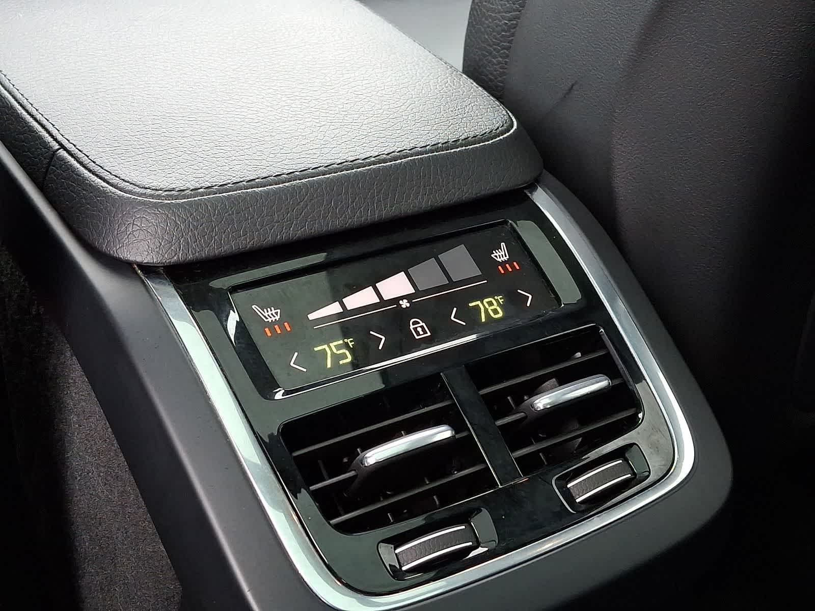 Thumbnail: 2022 Volvo XC90 - 11