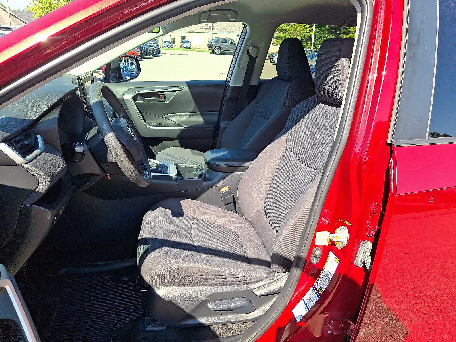 Thumbnail: 2019 Toyota RAV4 - 16