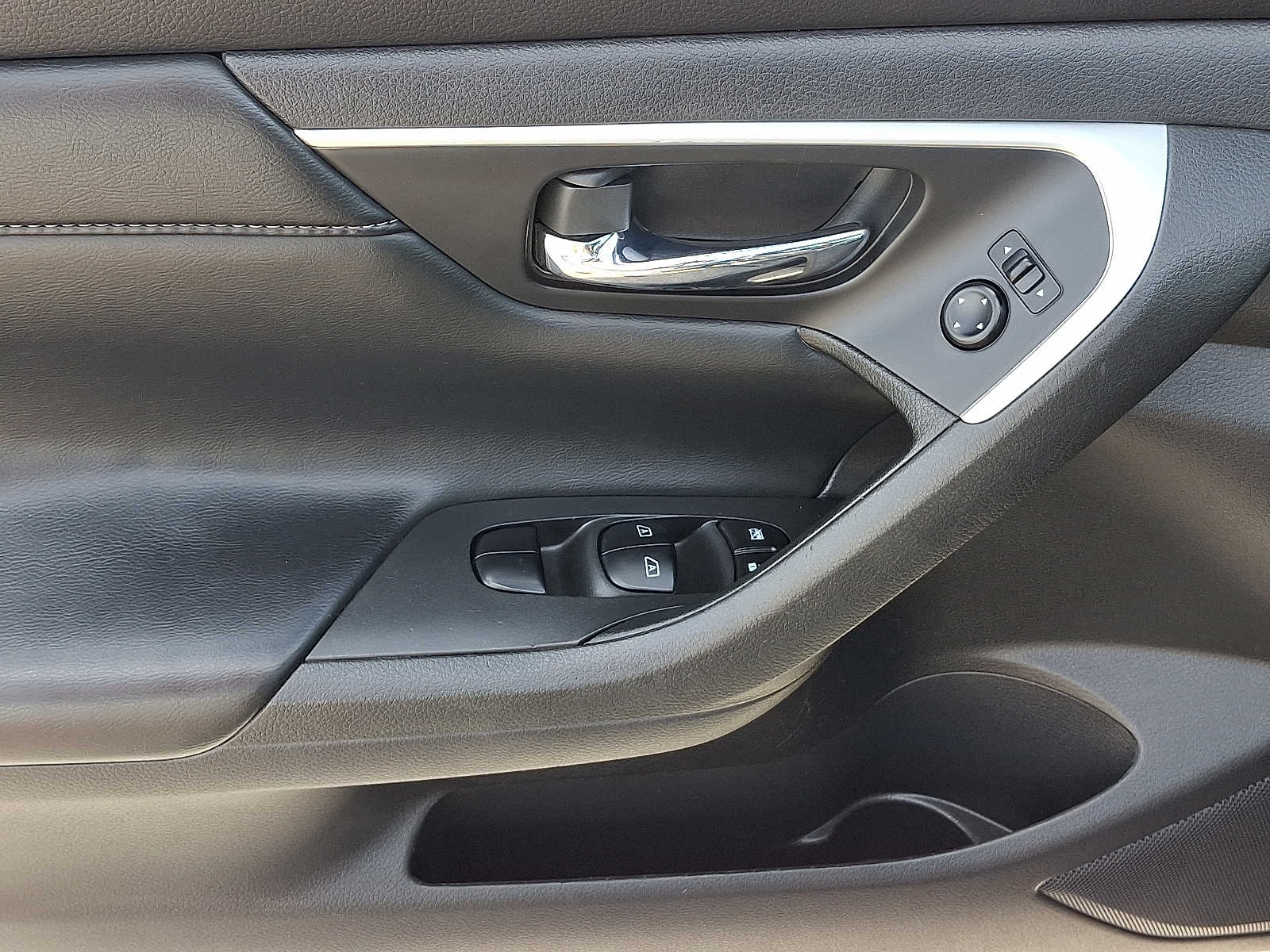 Thumbnail: 2016 Nissan Altima - 12