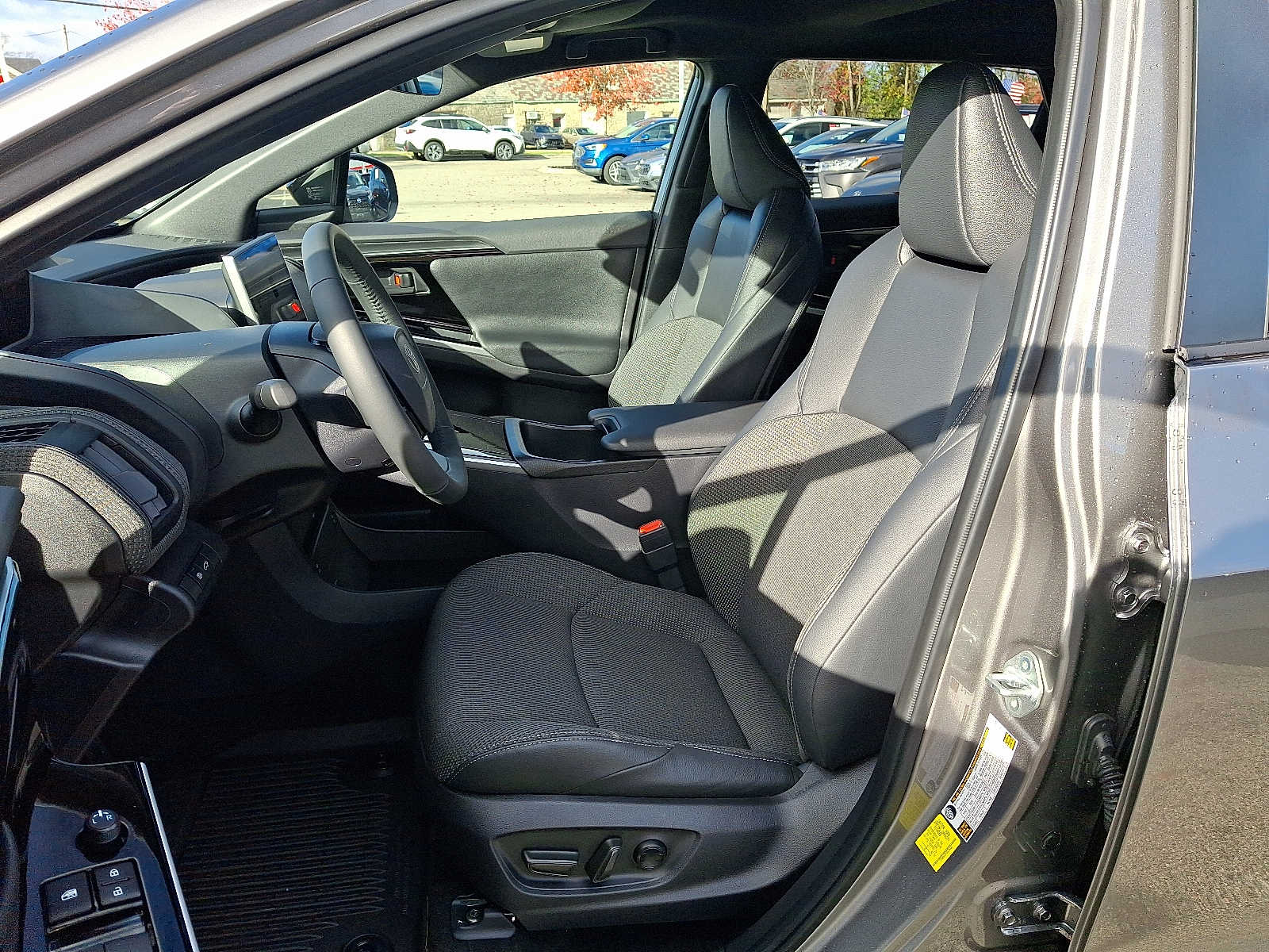 Thumbnail: 2025 Toyota bZ4X - 16