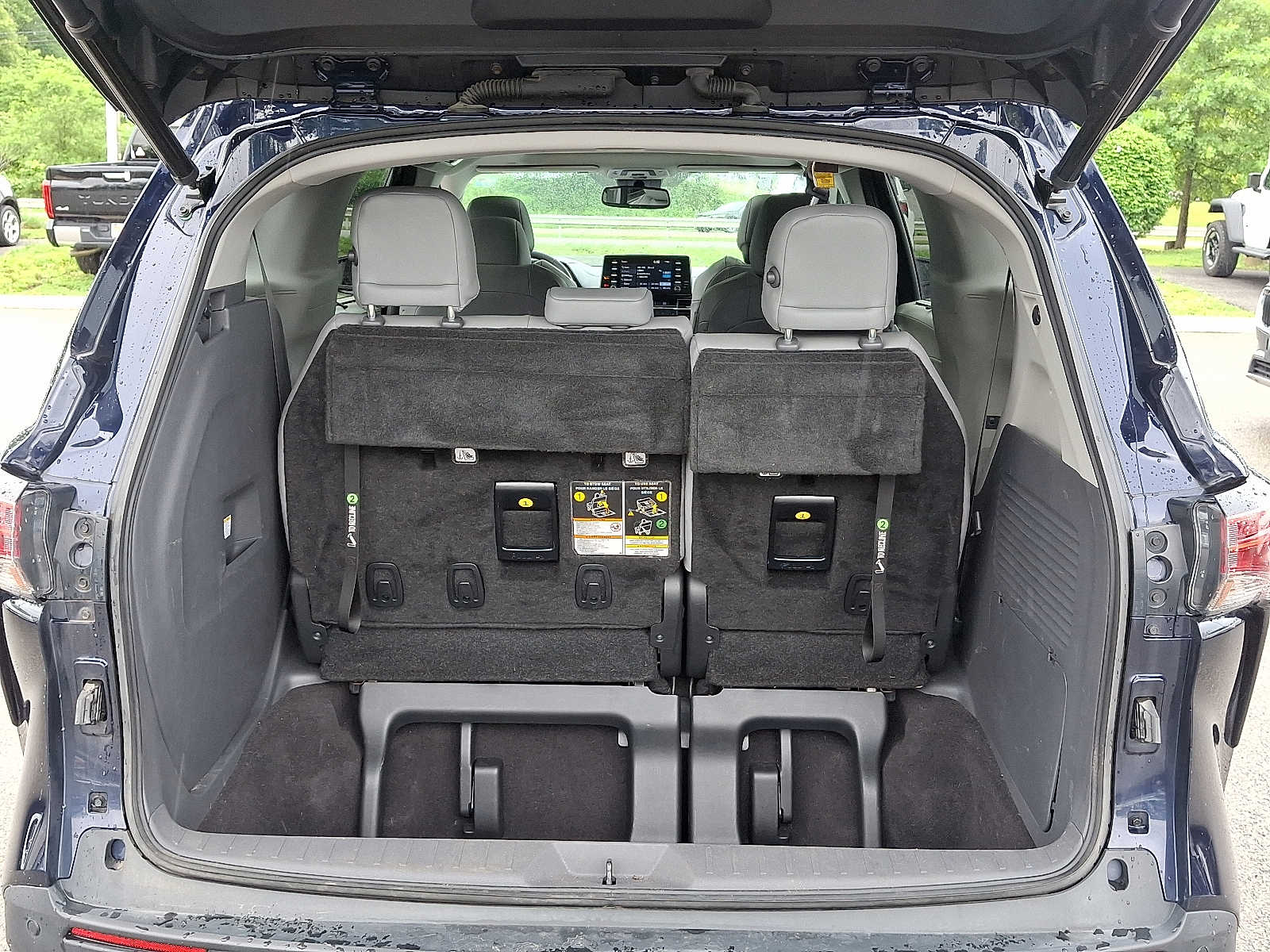 2021 Toyota Sienna XLE 29