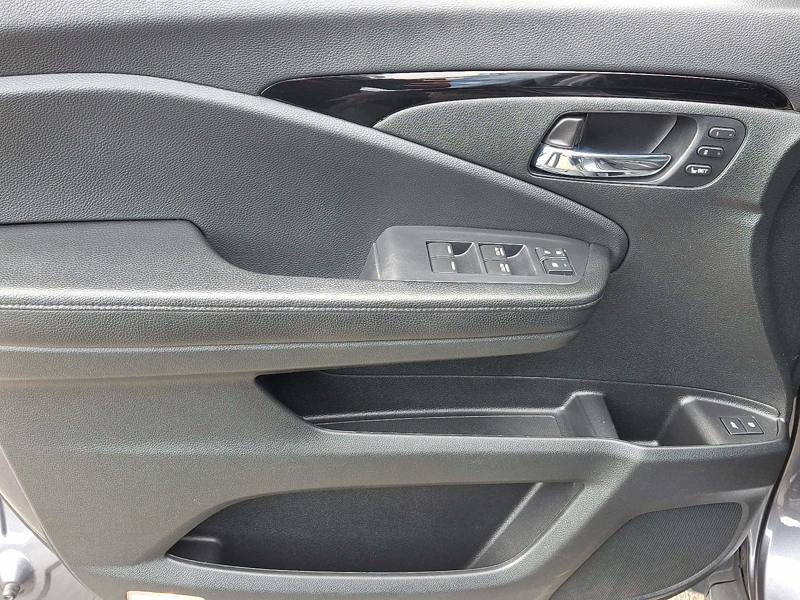 Thumbnail: 2019 Honda Passport - 14