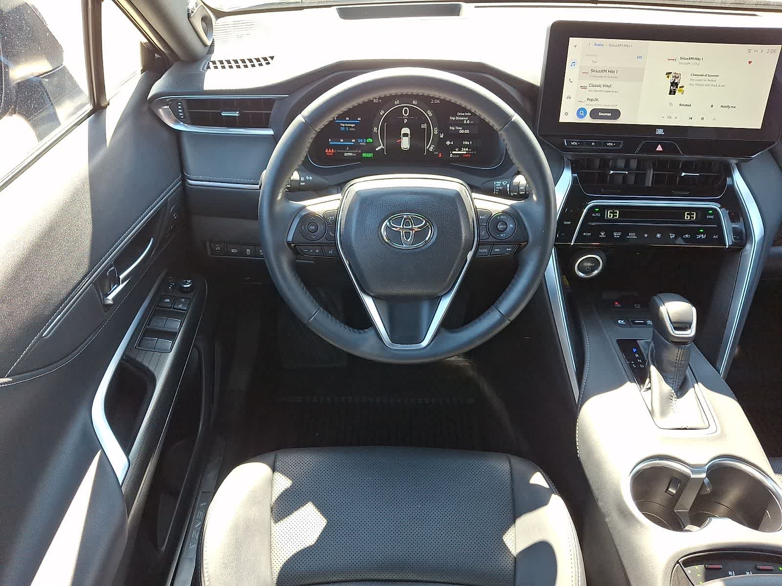 Thumbnail: 2023 Toyota Venza - 14