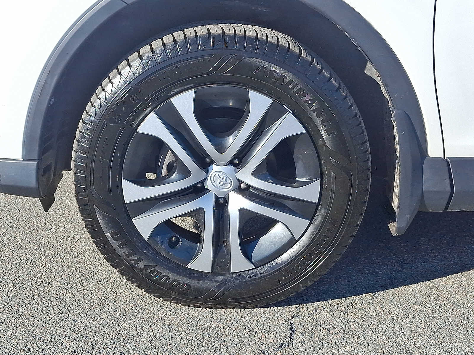 Thumbnail: 2018 Toyota RAV4 - 10