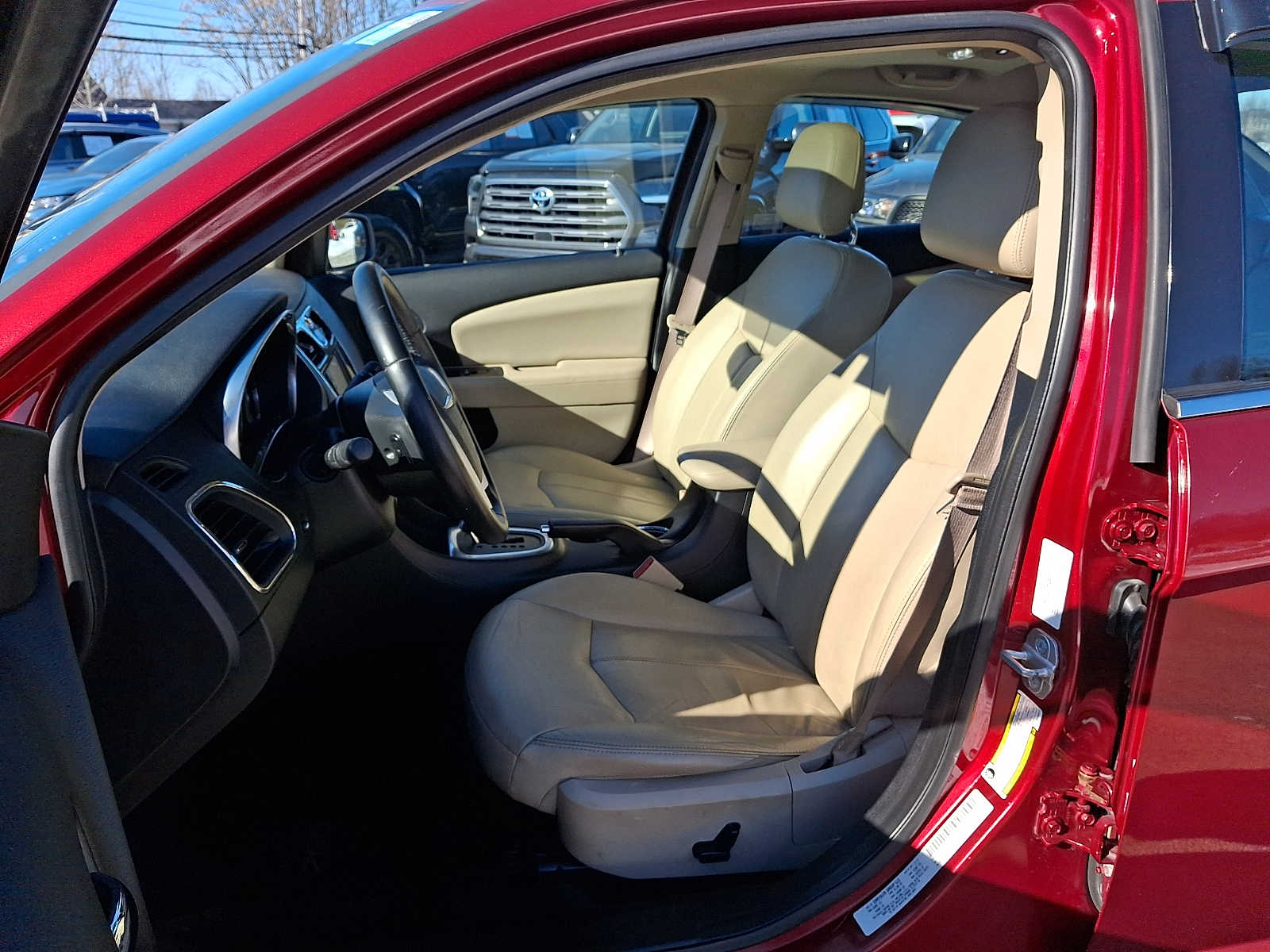 Thumbnail: 2012 Chrysler 200 - 14