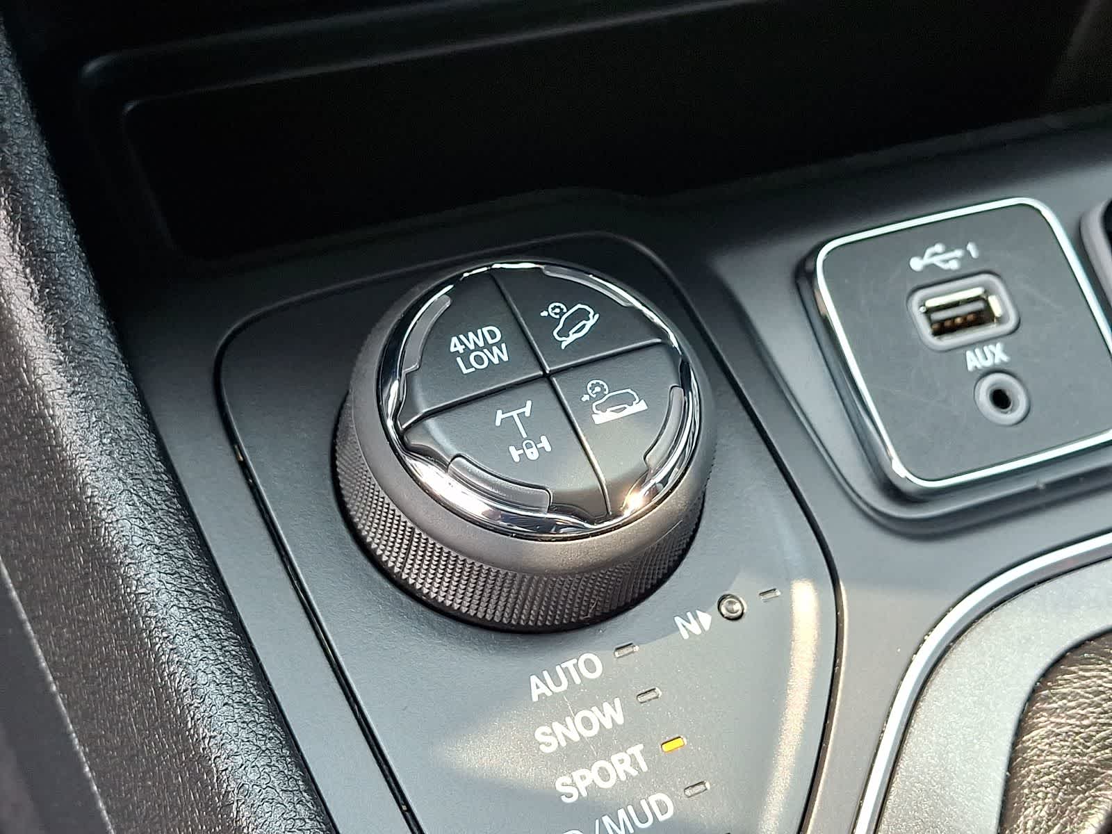 Thumbnail: 2021 Jeep Cherokee - 26