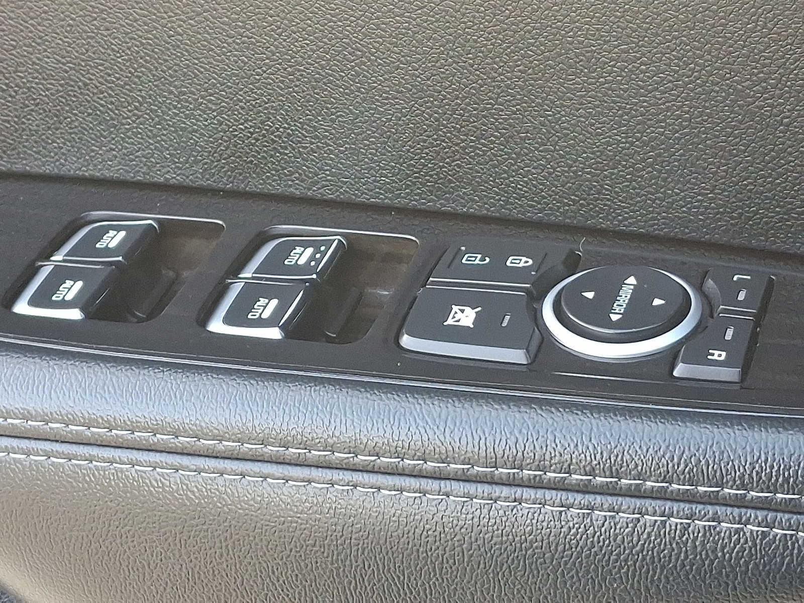 Thumbnail: 2019 Kia Sorento - 25