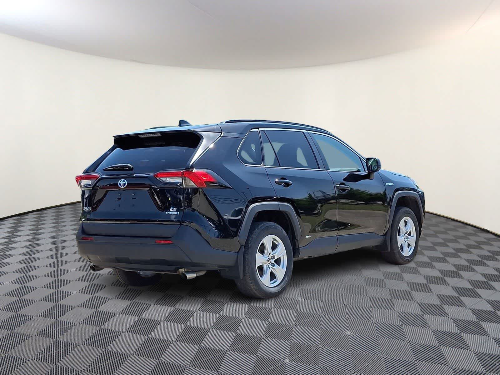 Thumbnail: 2021 Toyota RAV4 - 6