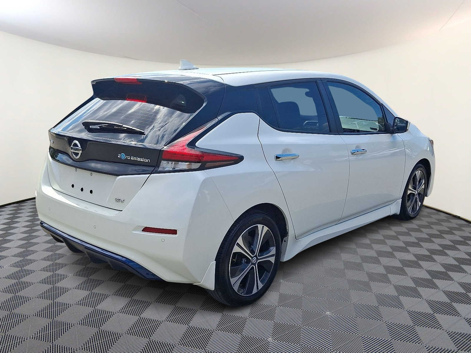 Thumbnail: 2022 Nissan Leaf - 5