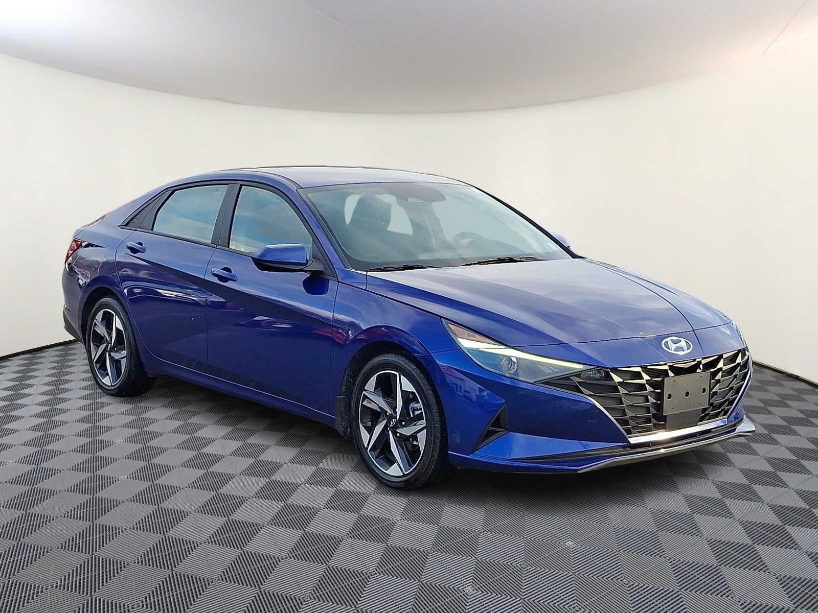 Thumbnail: 2023 Hyundai Elantra - 4