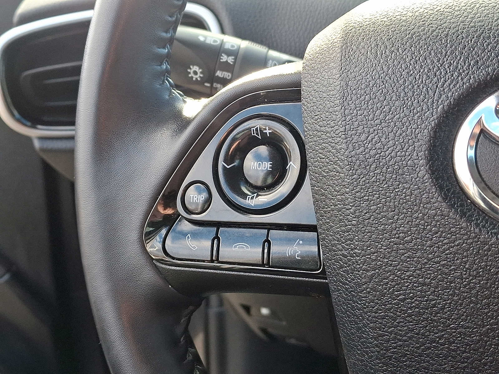 Thumbnail: 2022 Toyota Prius - 23