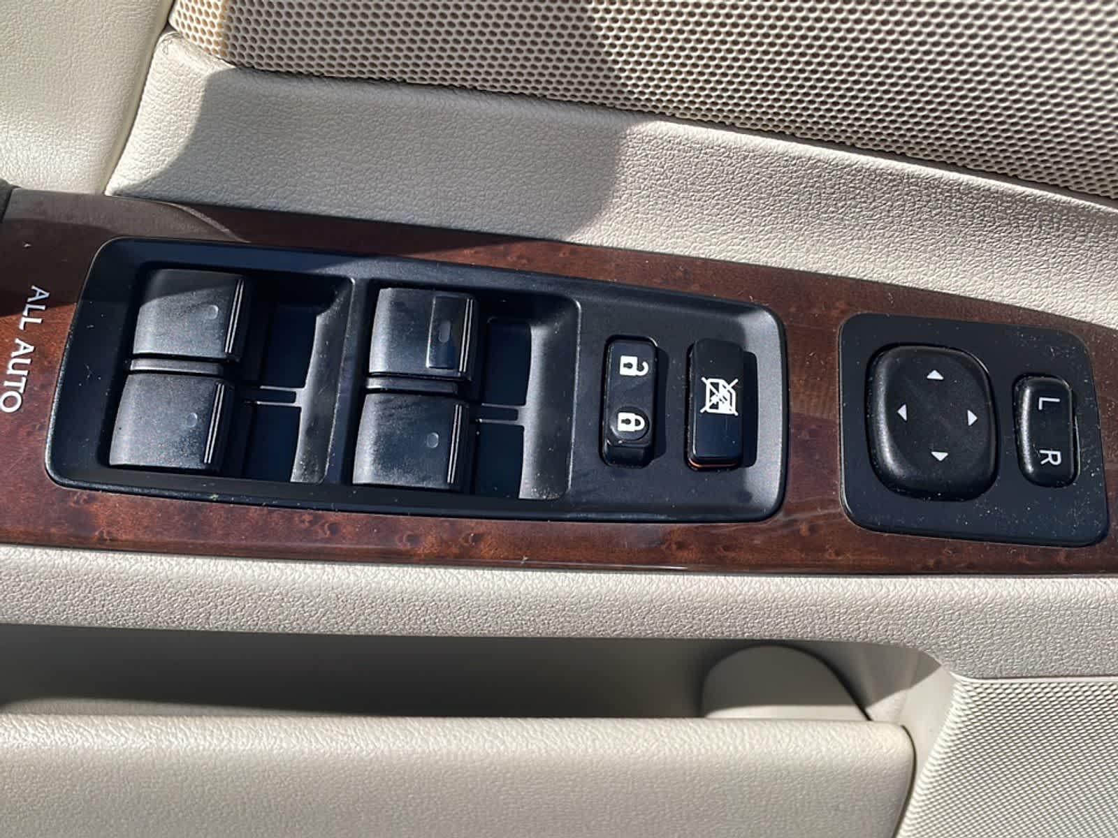 Thumbnail: 2011 Lexus IS - 16