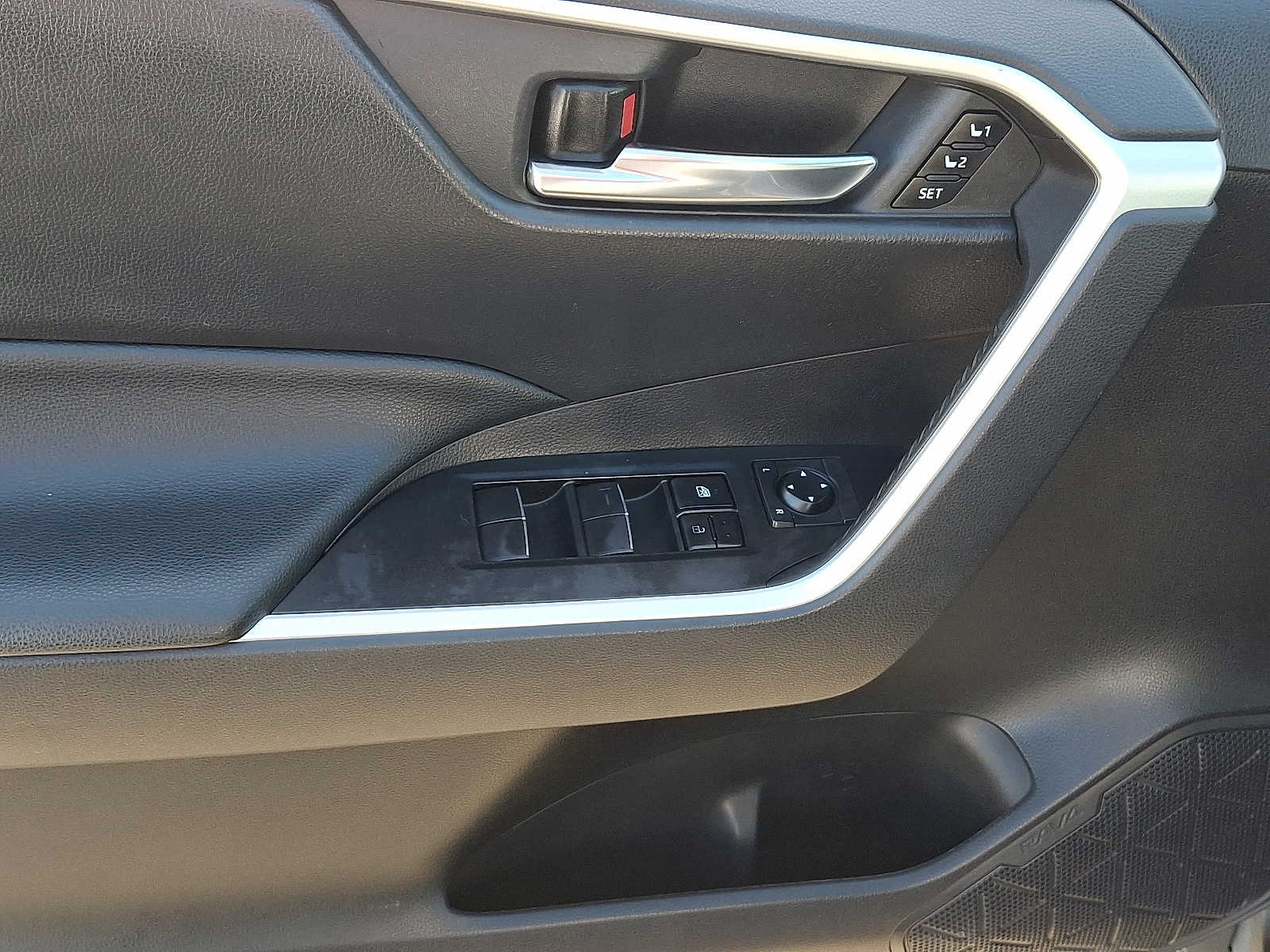 Thumbnail: 2021 Toyota RAV4 - 15