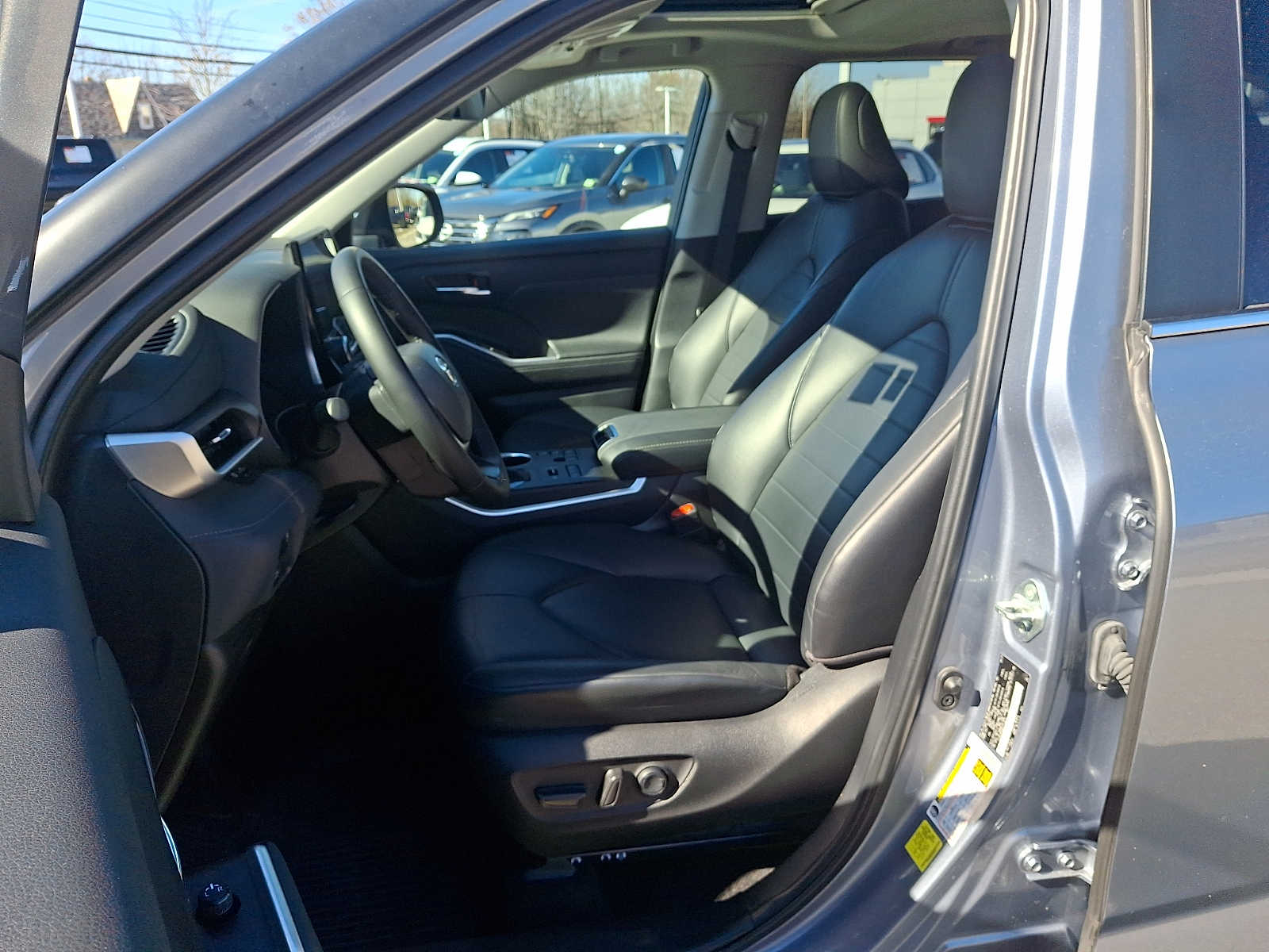 Thumbnail: 2024 Toyota Highlander - 18