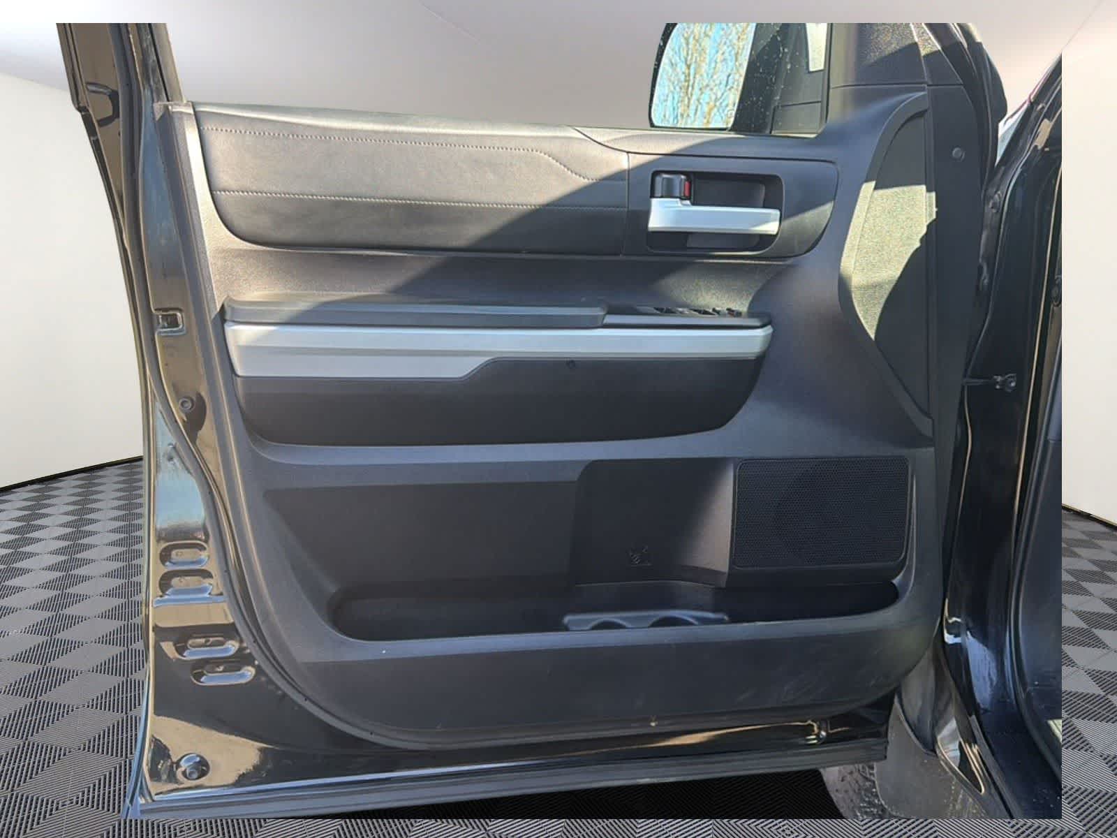 Thumbnail: 2020 Toyota Tundra - 10