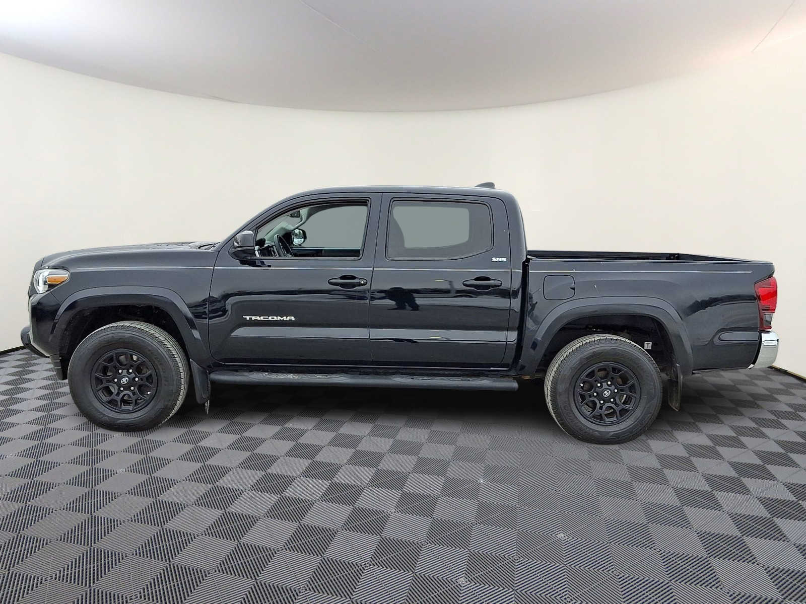 Thumbnail: 2020 Toyota Tacoma - 10