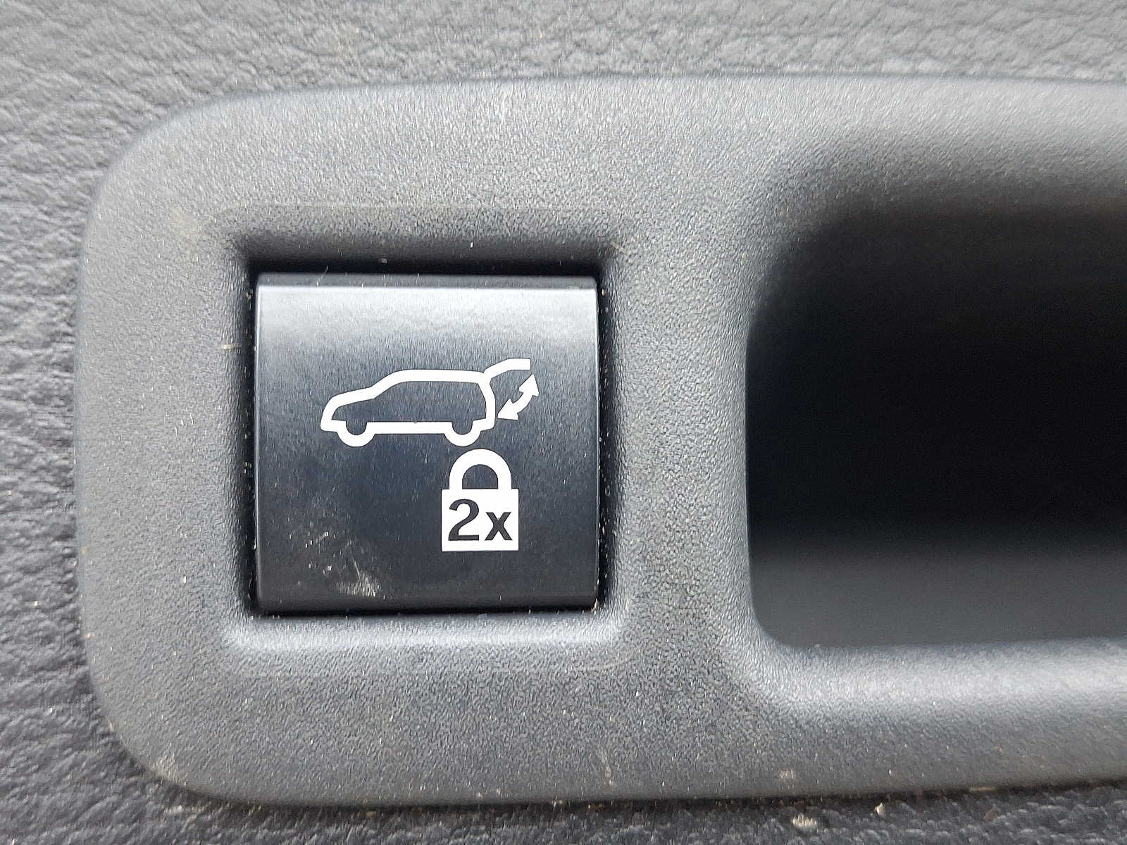 2021 Toyota Sienna XLE 30