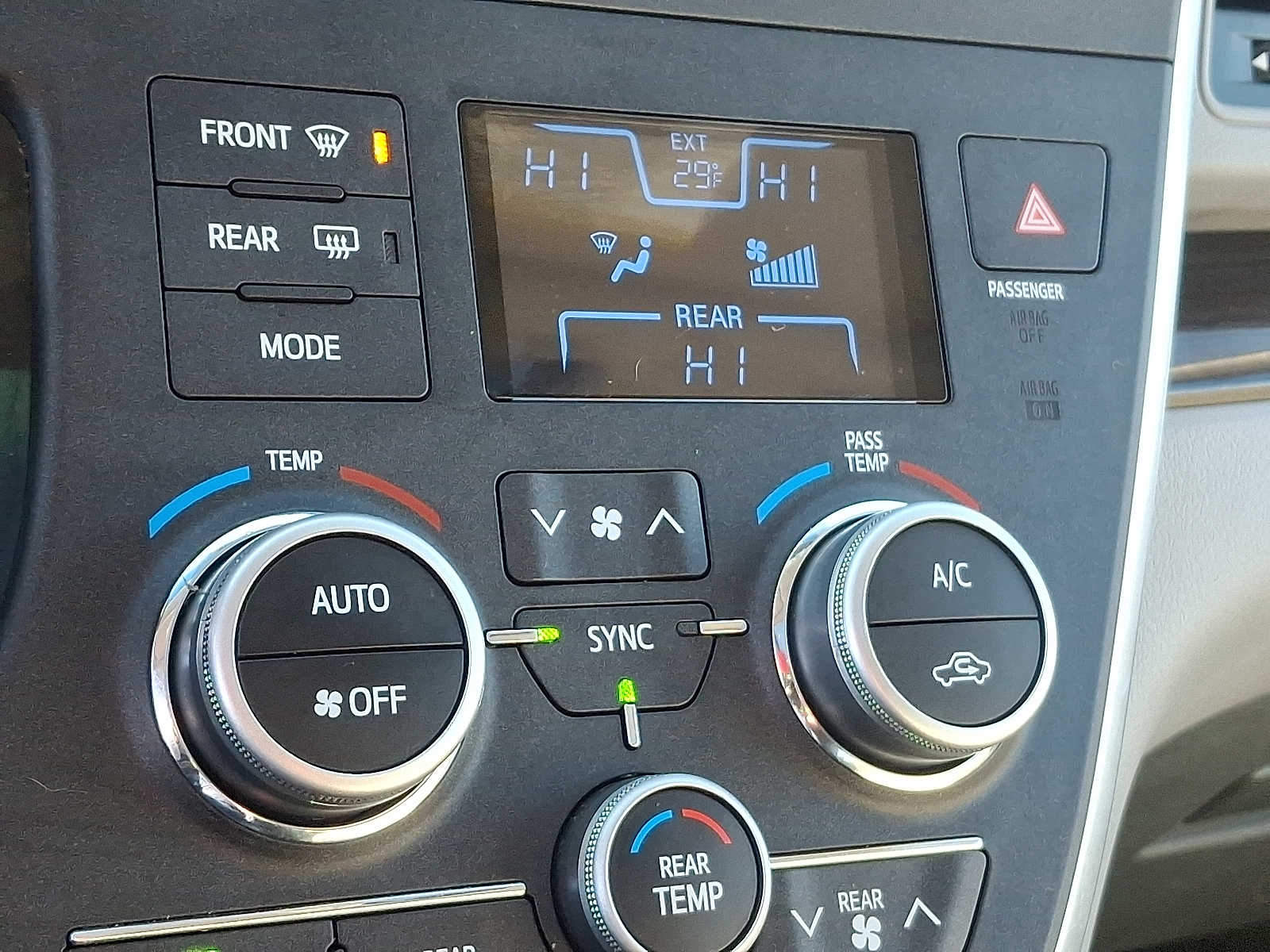 Thumbnail: 2015 Toyota Sienna - 20