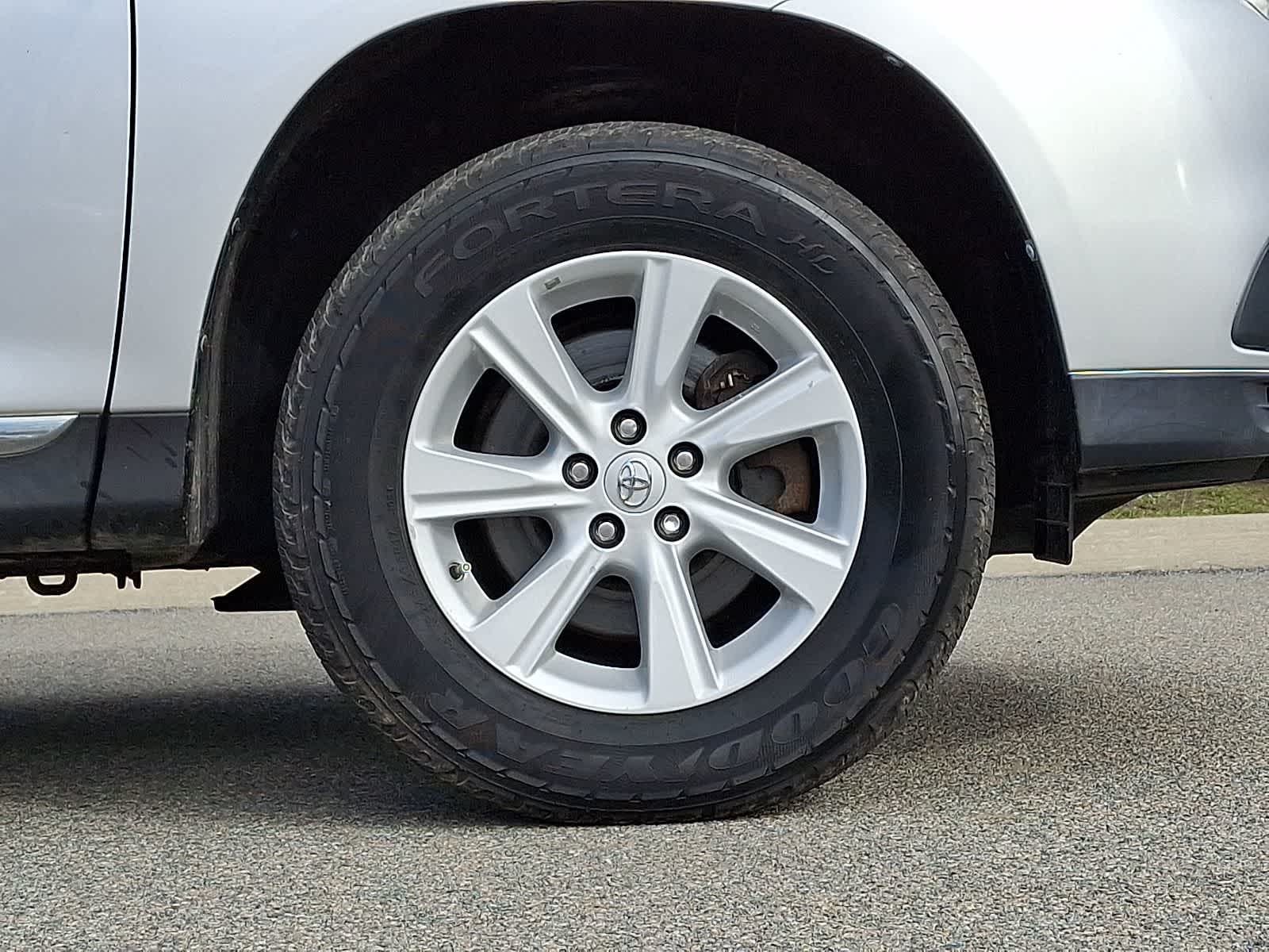 Thumbnail: 2013 Toyota Highlander - 10