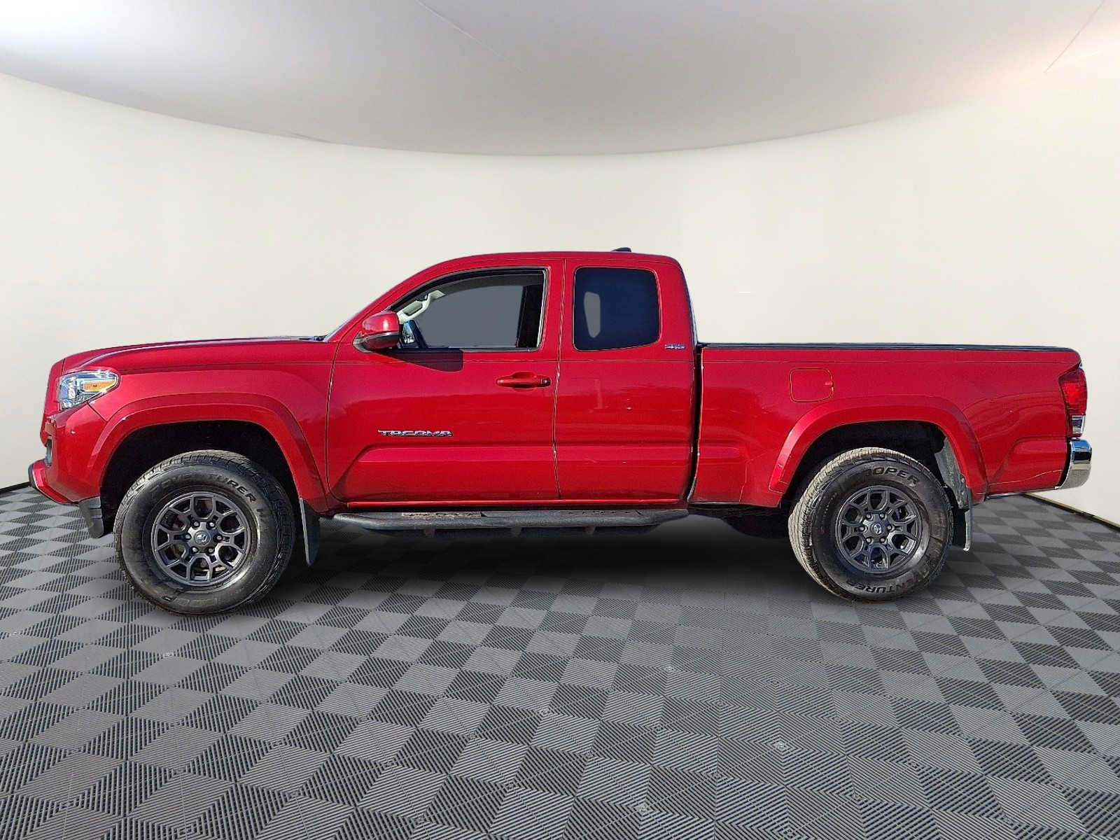 Thumbnail: 2017 Toyota Tacoma - 10