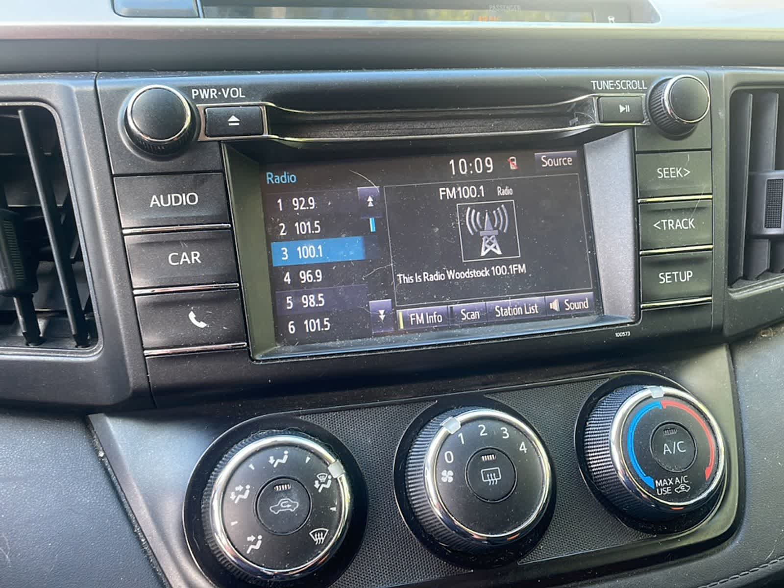 Thumbnail: 2016 Toyota RAV4 - 16