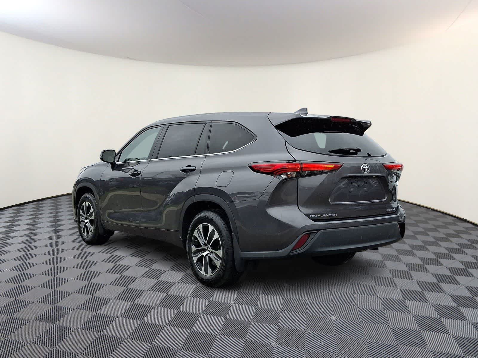 Thumbnail: 2022 Toyota Highlander - 8