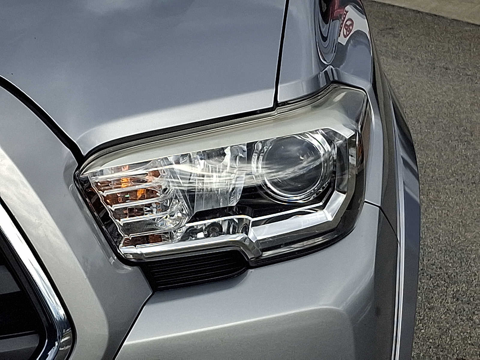 Thumbnail: 2018 Toyota Tacoma - 11