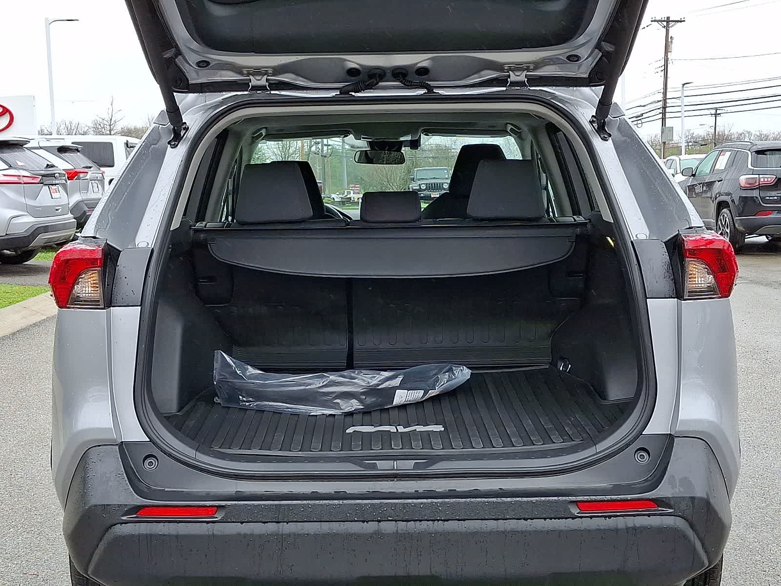 Thumbnail: 2025 Toyota RAV4 - 31