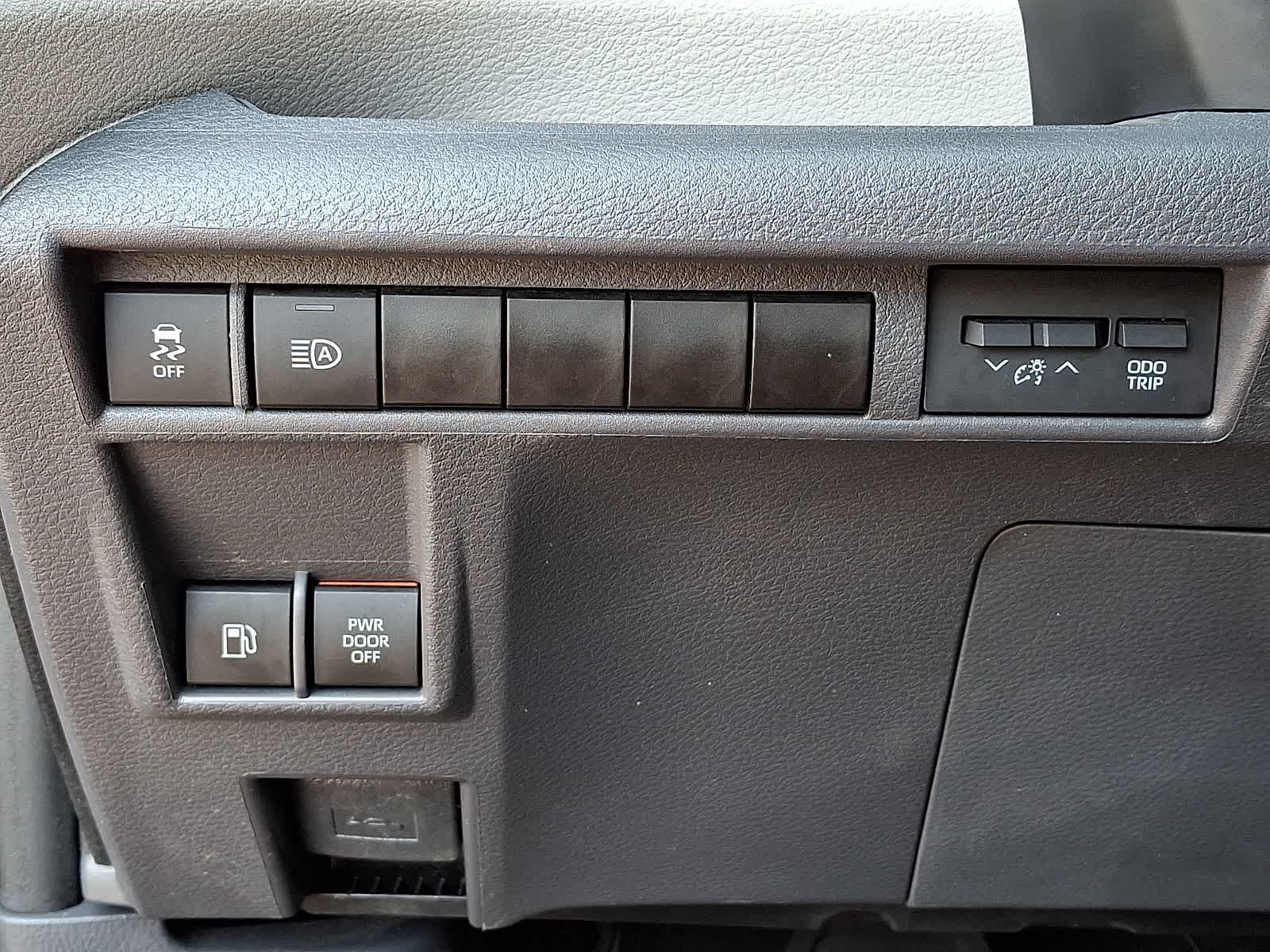 Thumbnail: 2021 Toyota Sienna - 30