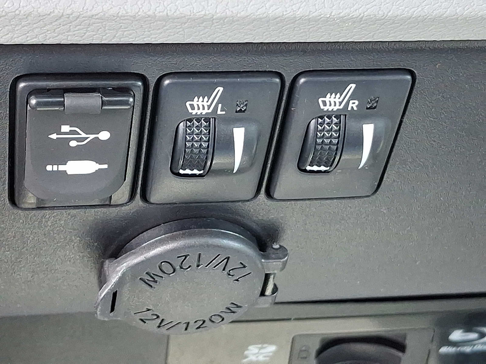 Thumbnail: 2016 Toyota Sienna - 20