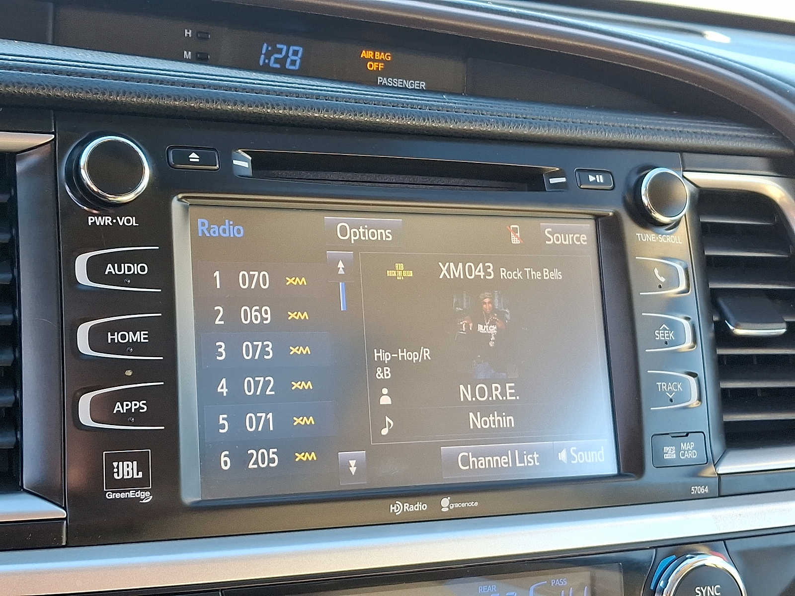 Thumbnail: 2015 Toyota Highlander - 18