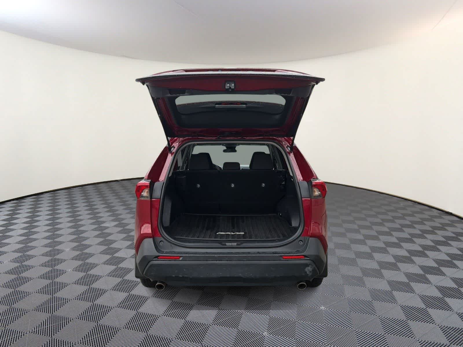 Thumbnail: 2022 Toyota RAV4 - 9