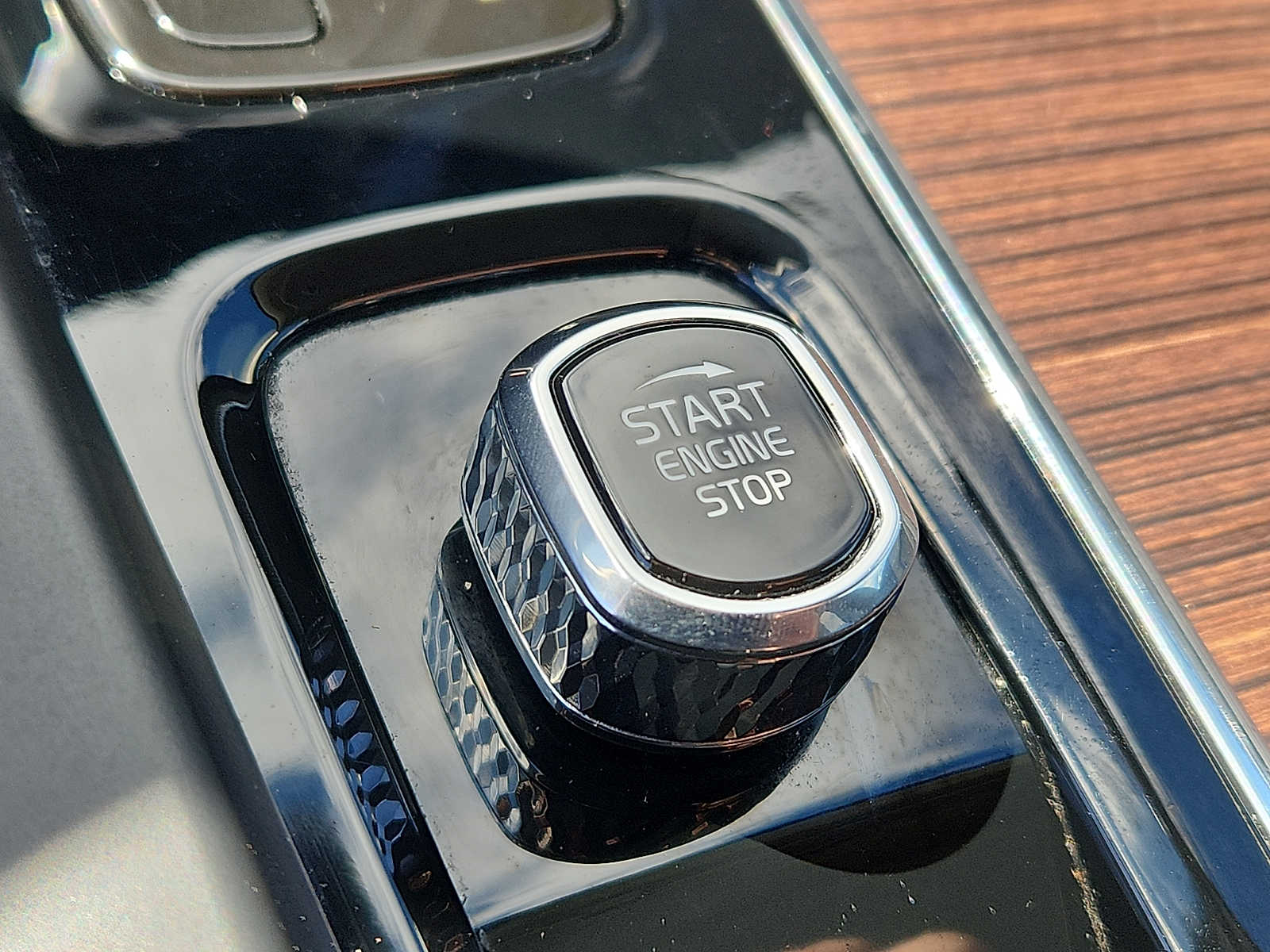 Thumbnail: 2022 Volvo XC60 - 23